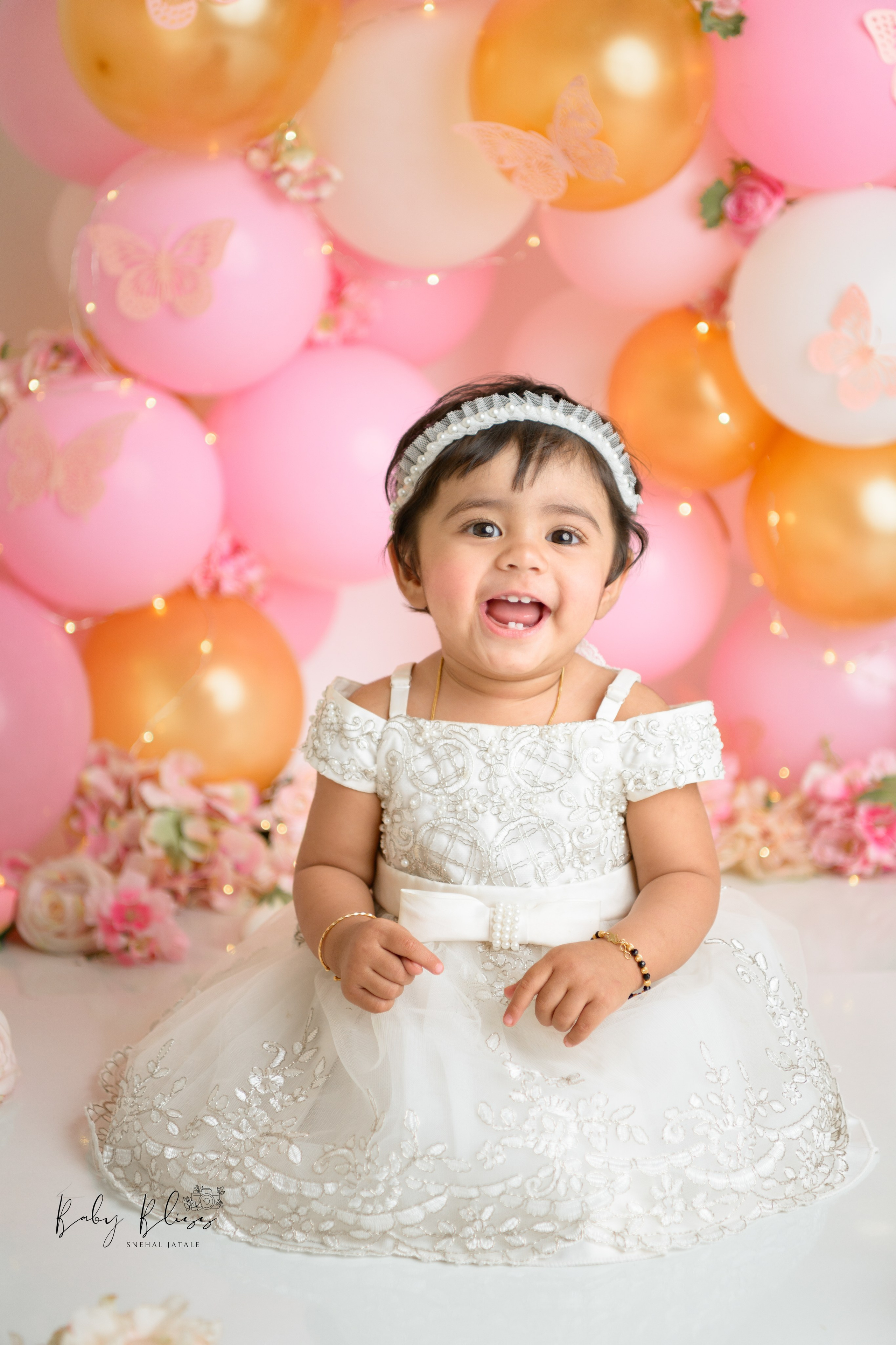 Cake Smash photoshoot in Doha Qatar. Professional themed cake smash photography in Doha, Qatar. Newborn photo session in Doha Qatar, baby, sitter, cake smash, pre-birthday, maternity, family photographer in Doha, Qatar