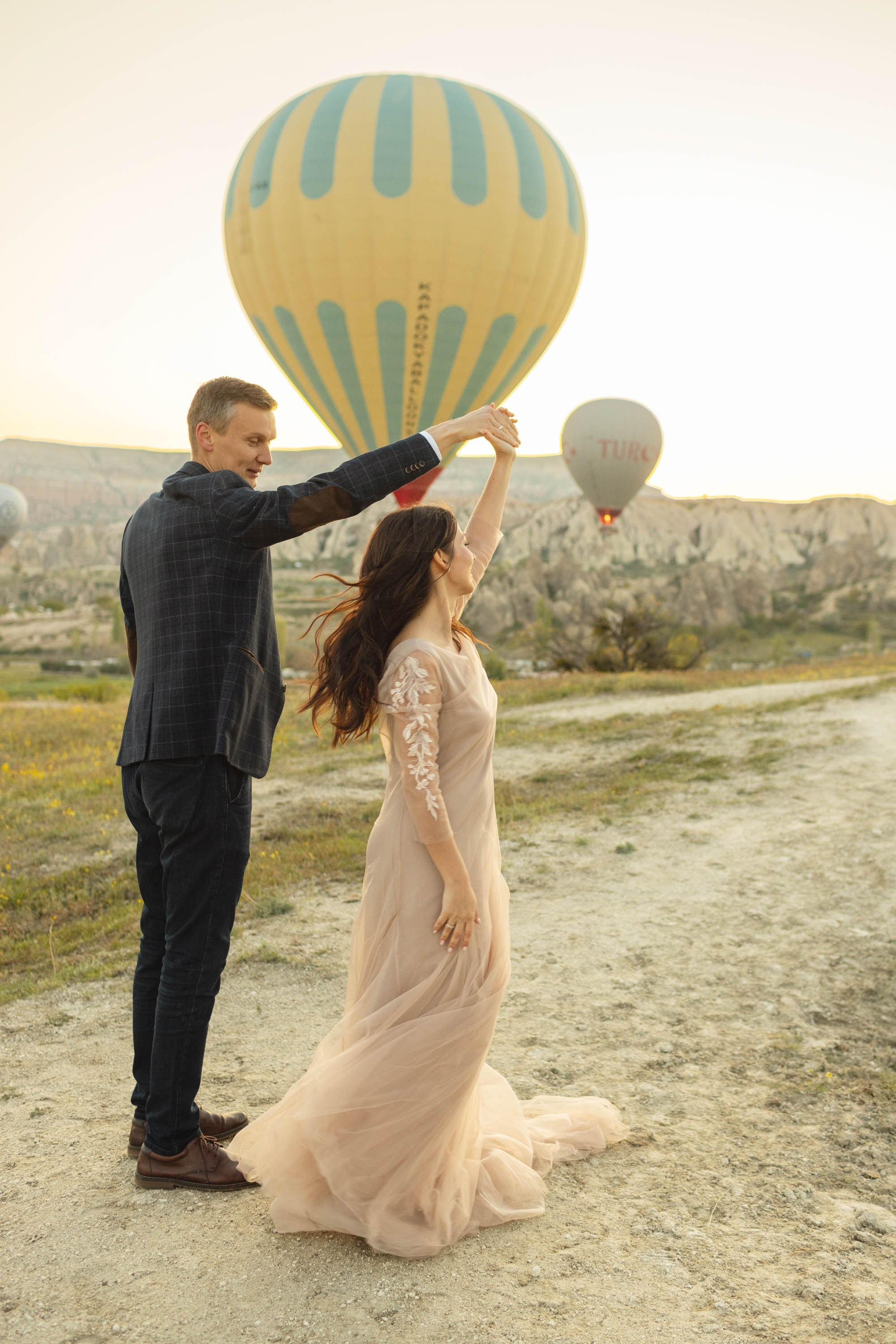 Magical Wedding Photoshoot in Cappadocia: Balloons, Caves, and Valleys. Julia Ganch I Fashion Wedding Photography I Cappadocia Turkey