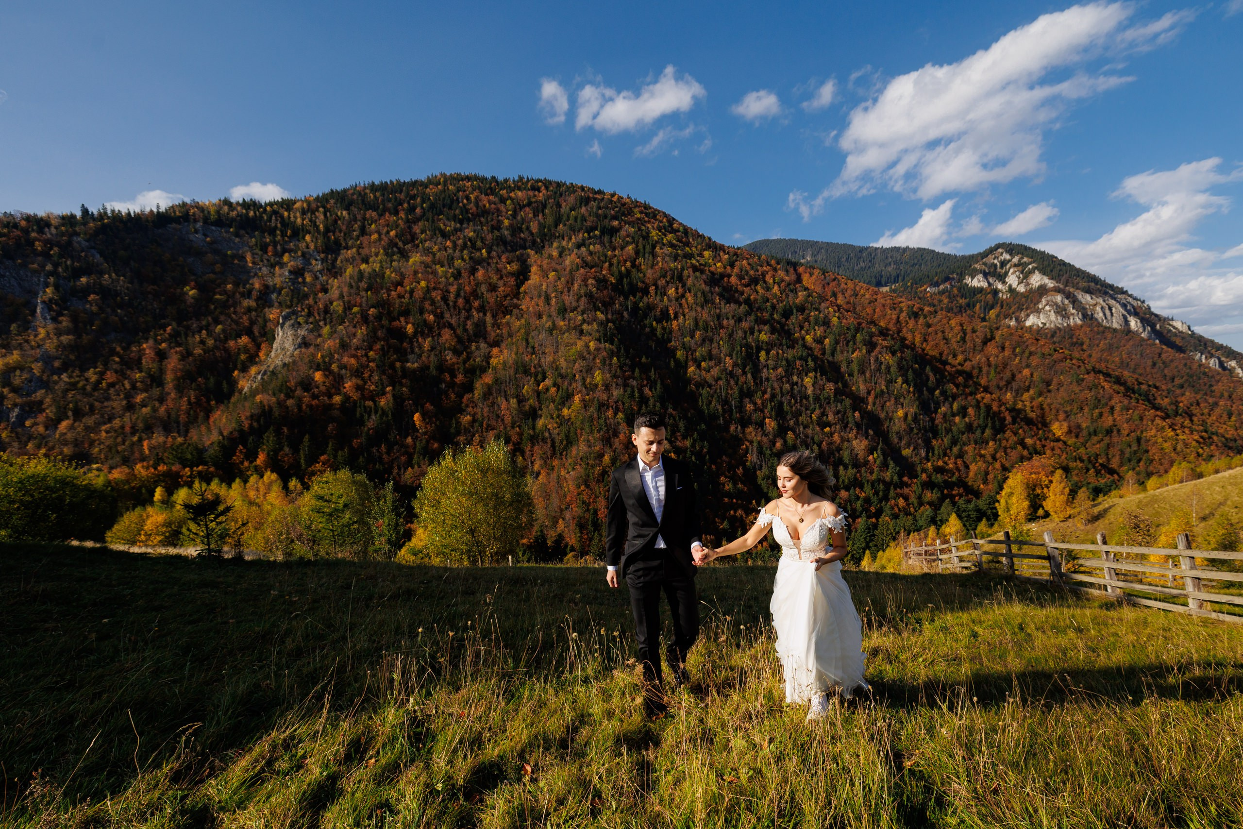Sedinta foto Trash the dress/After wedding la munte. Fotograf nunta Bucuresti - Manu Ivanciu