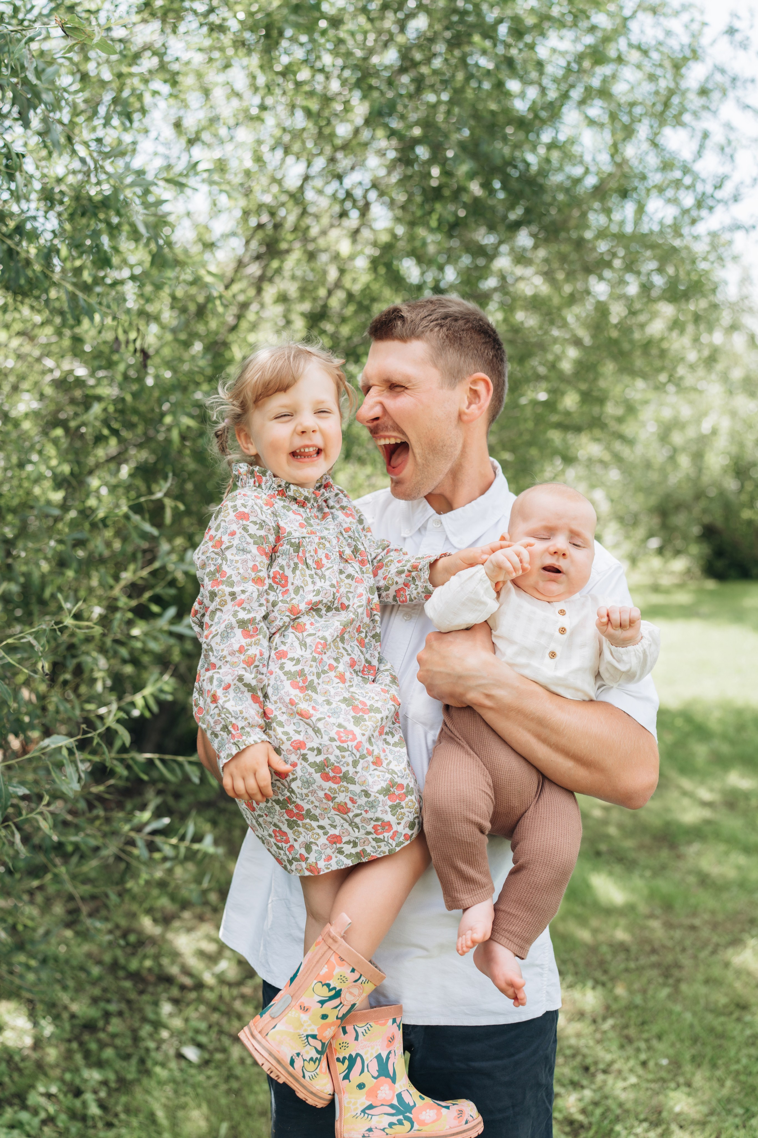 UNDER THE APPLE TREE. Dagneshi Photography