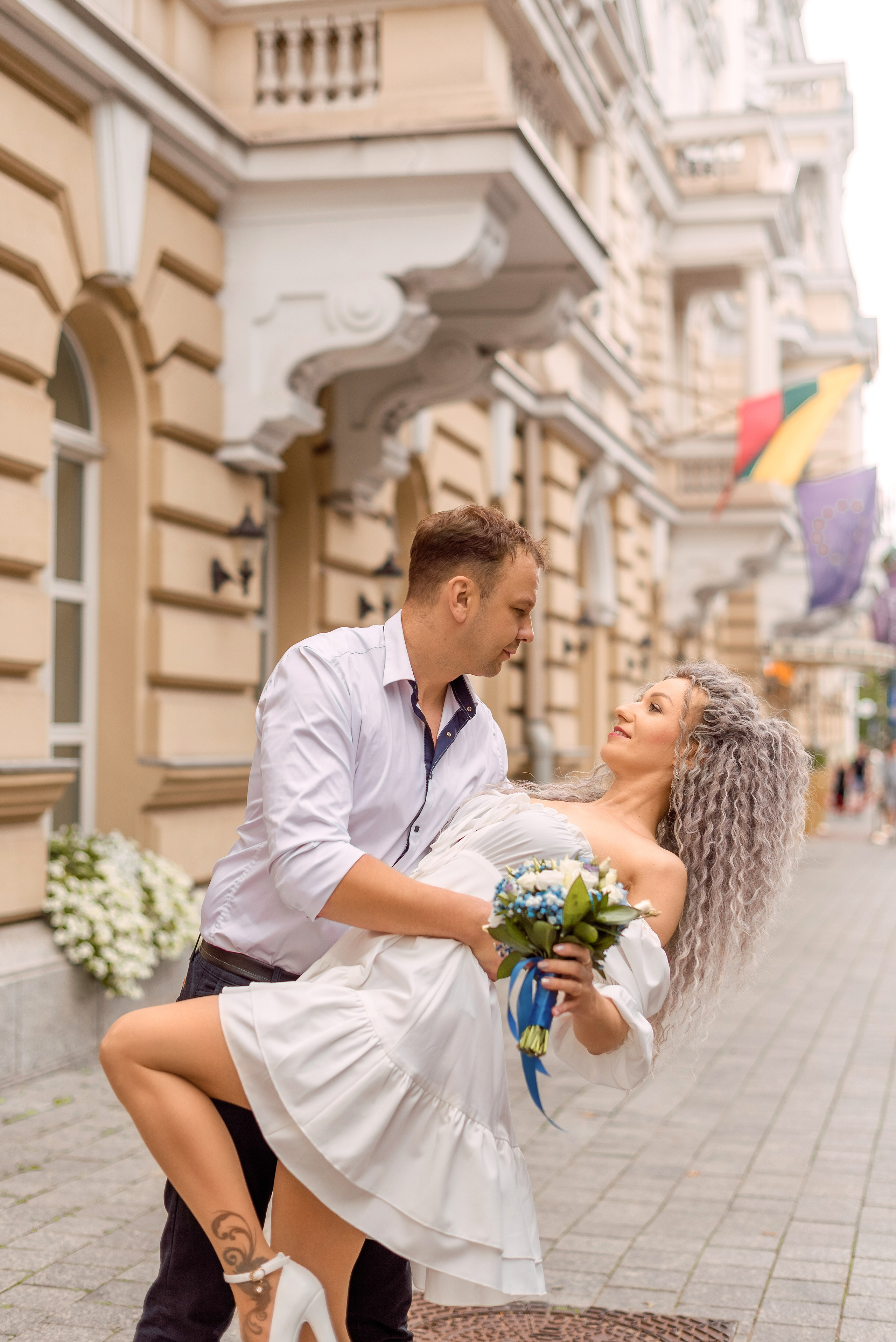 Свадебная прогулка по значимым местам Вильнюса. Семейный фотограф и фотограф новорожденных в Вильнюсе Ирина Беленкевич