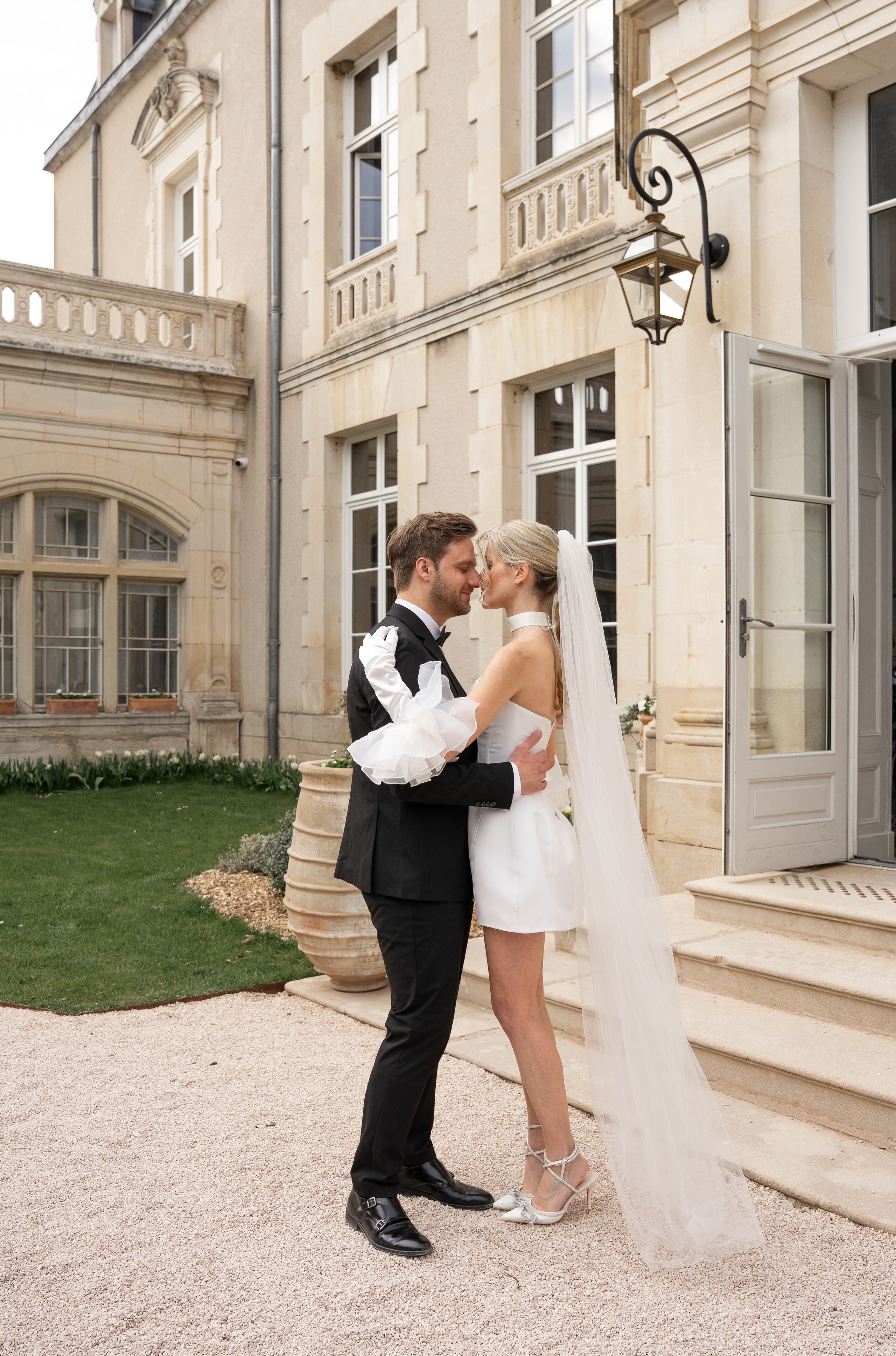 Chateau elopement inspiration. Wedding photographer in Paris Oksana Shum