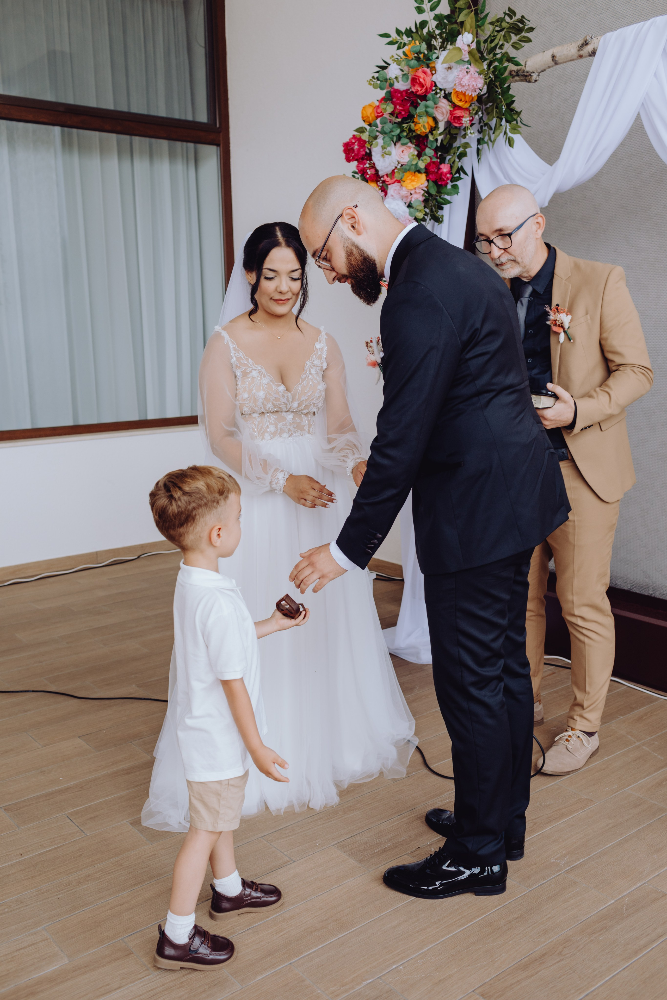 Moise & Delia. Wedding & couple photographer from Romania Rut Vetan