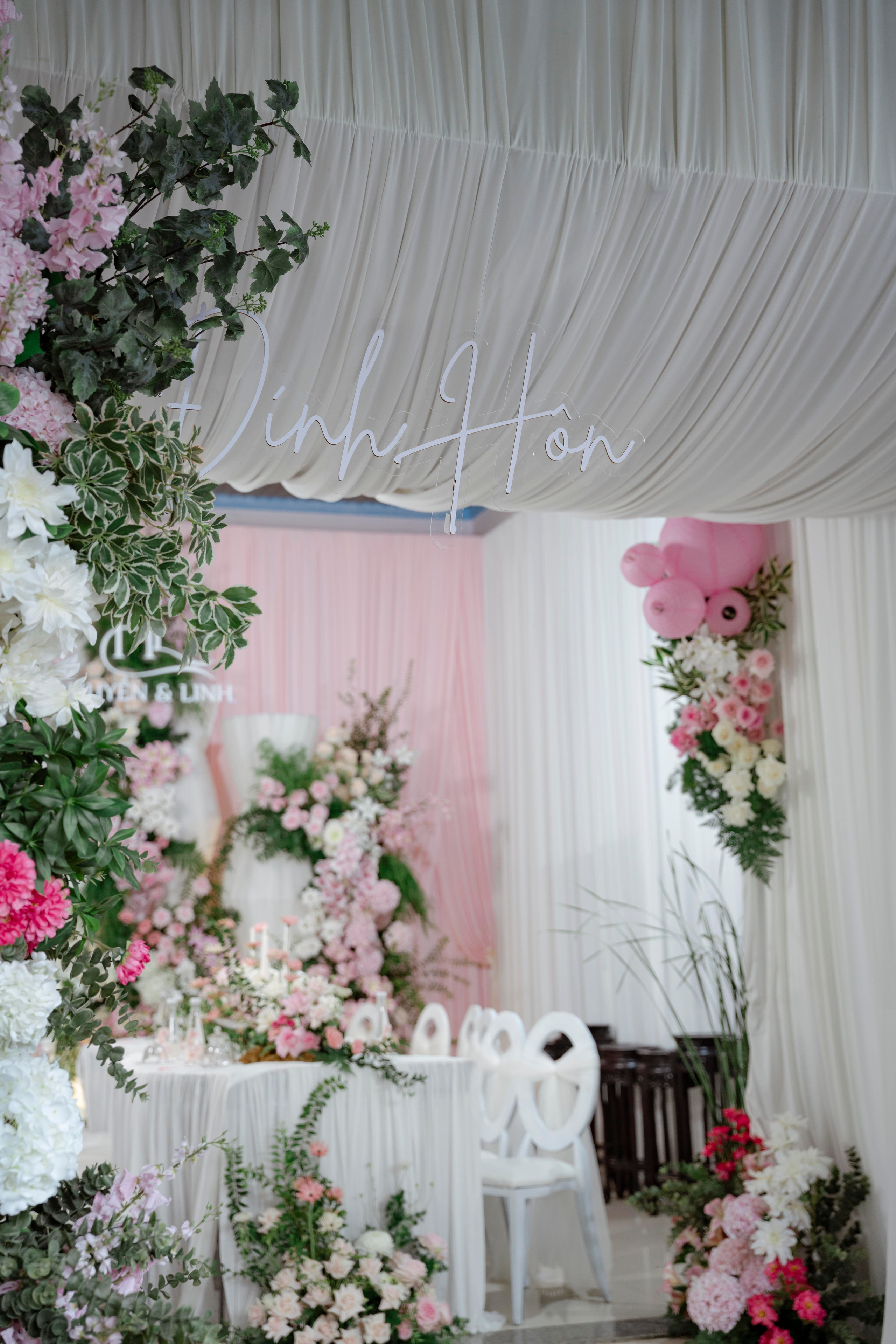 LINH & HUYEN. WEDDING PHOTOGRAPHER IN VIETNAM