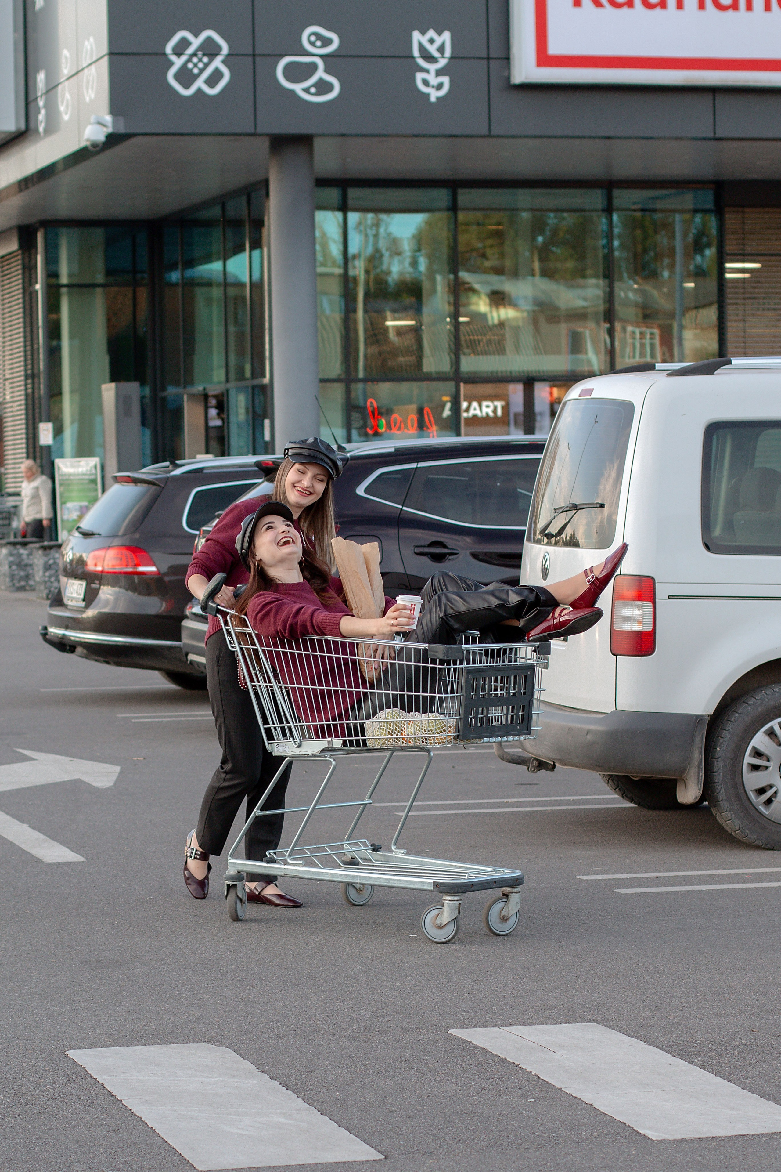 Супермаркет. Детский и семейный фотограф в г. Бельцы