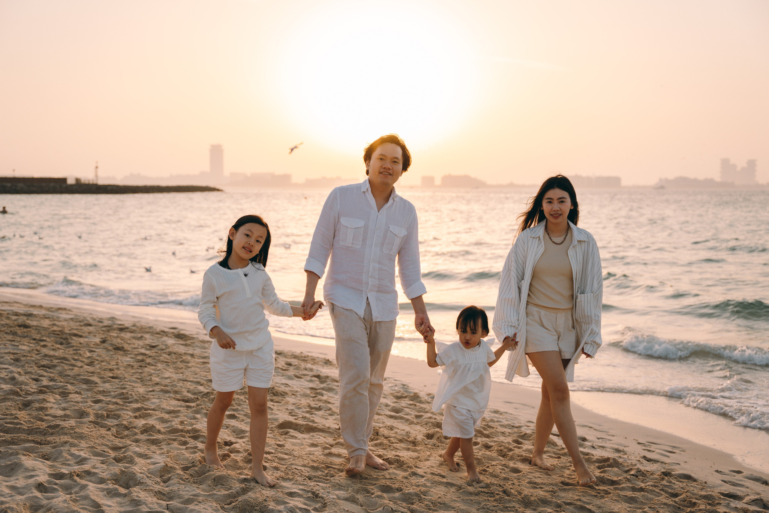 Wavy beach day. Angela Iakovleva — Family Photographer in Dubai