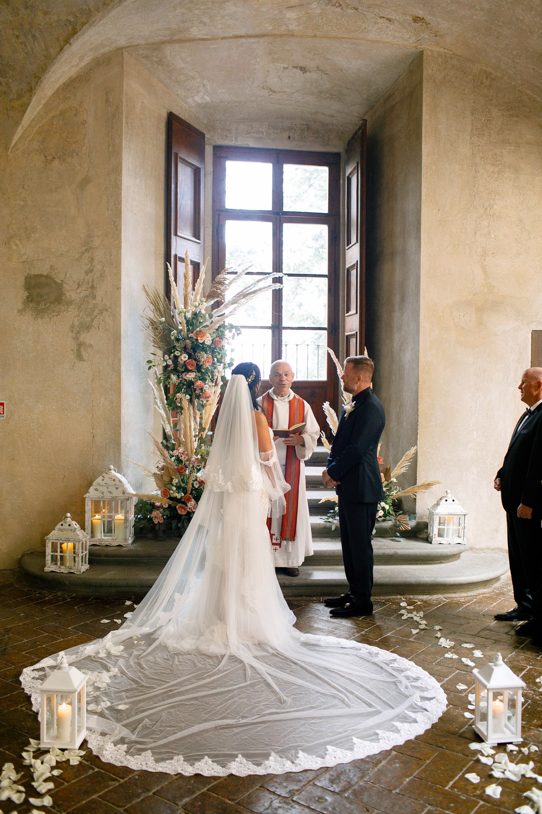 Tuscany Castello di Montegufoni wedding. Iurkovski PHOTOGRAPHY in Europe. Luxury destination weddings and events