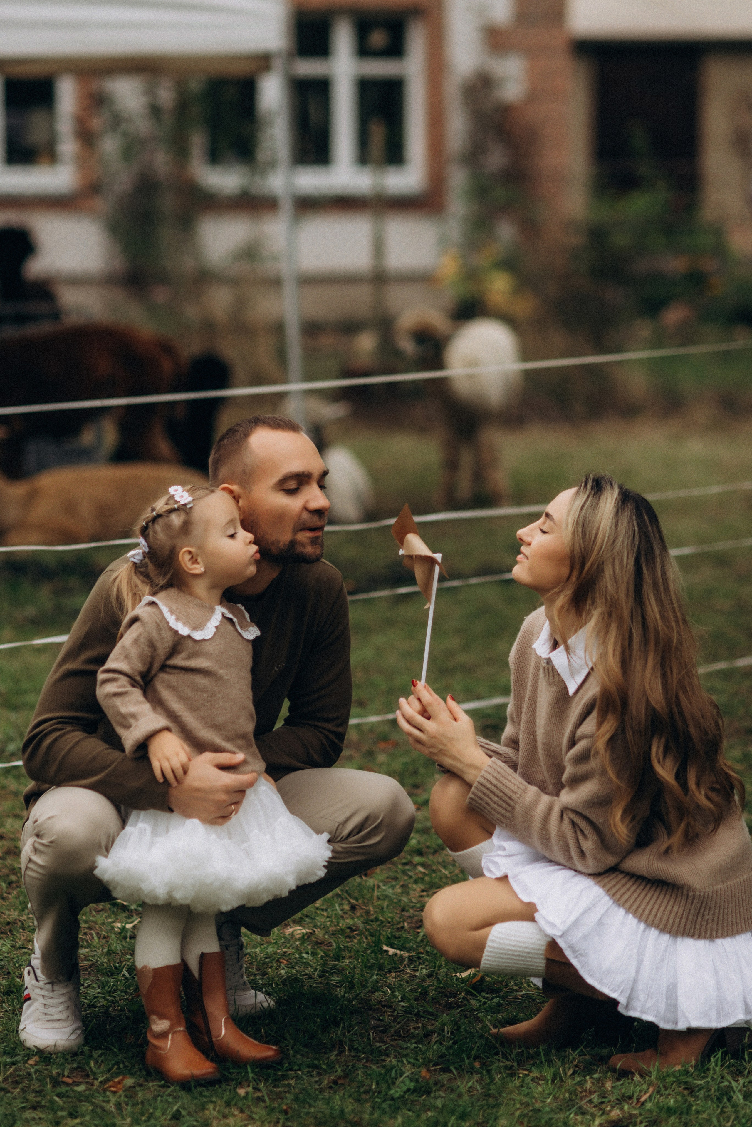 Семейная фотосессия с альпаками. Семейный фотограф Лейпциг, Германия