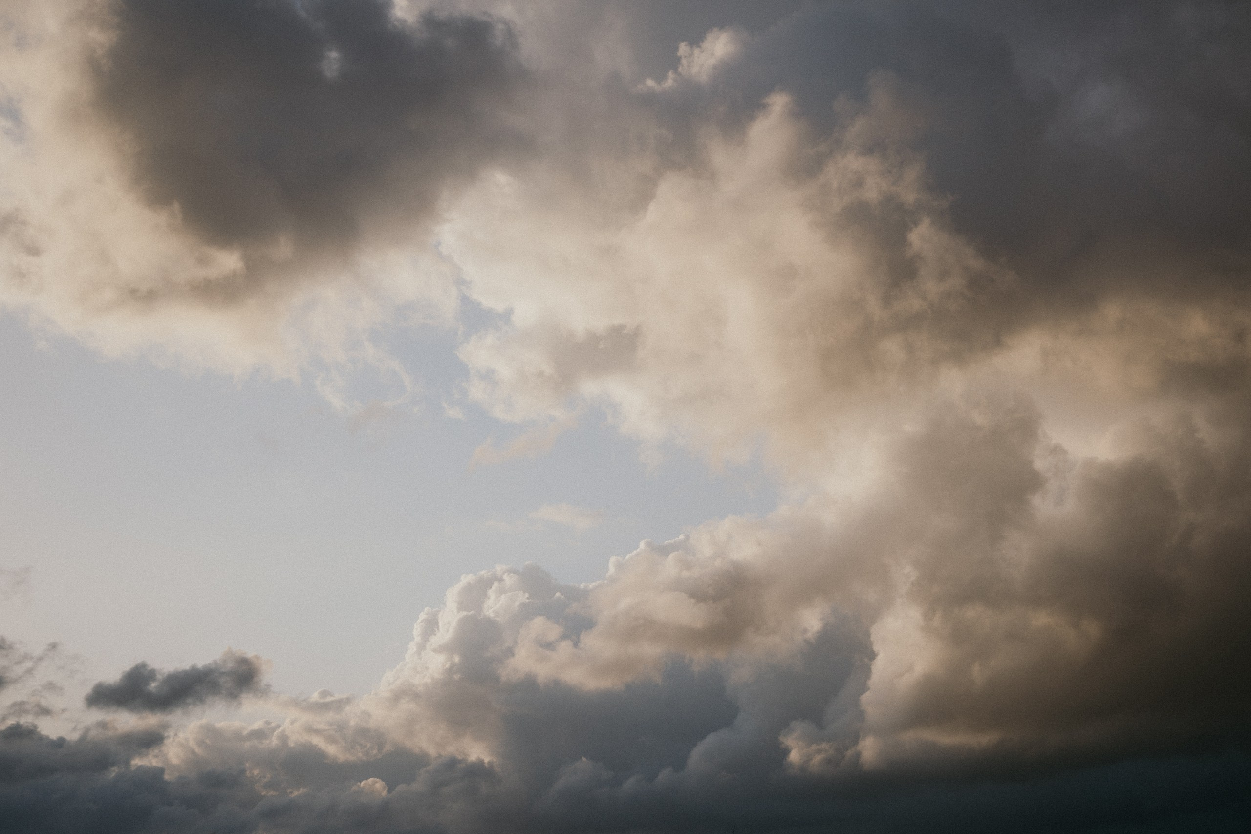 Tea time (Muntyan’s Labyrinth, Cyprus). Photographer in Barcelona capturing unique stories | Kate Chumak