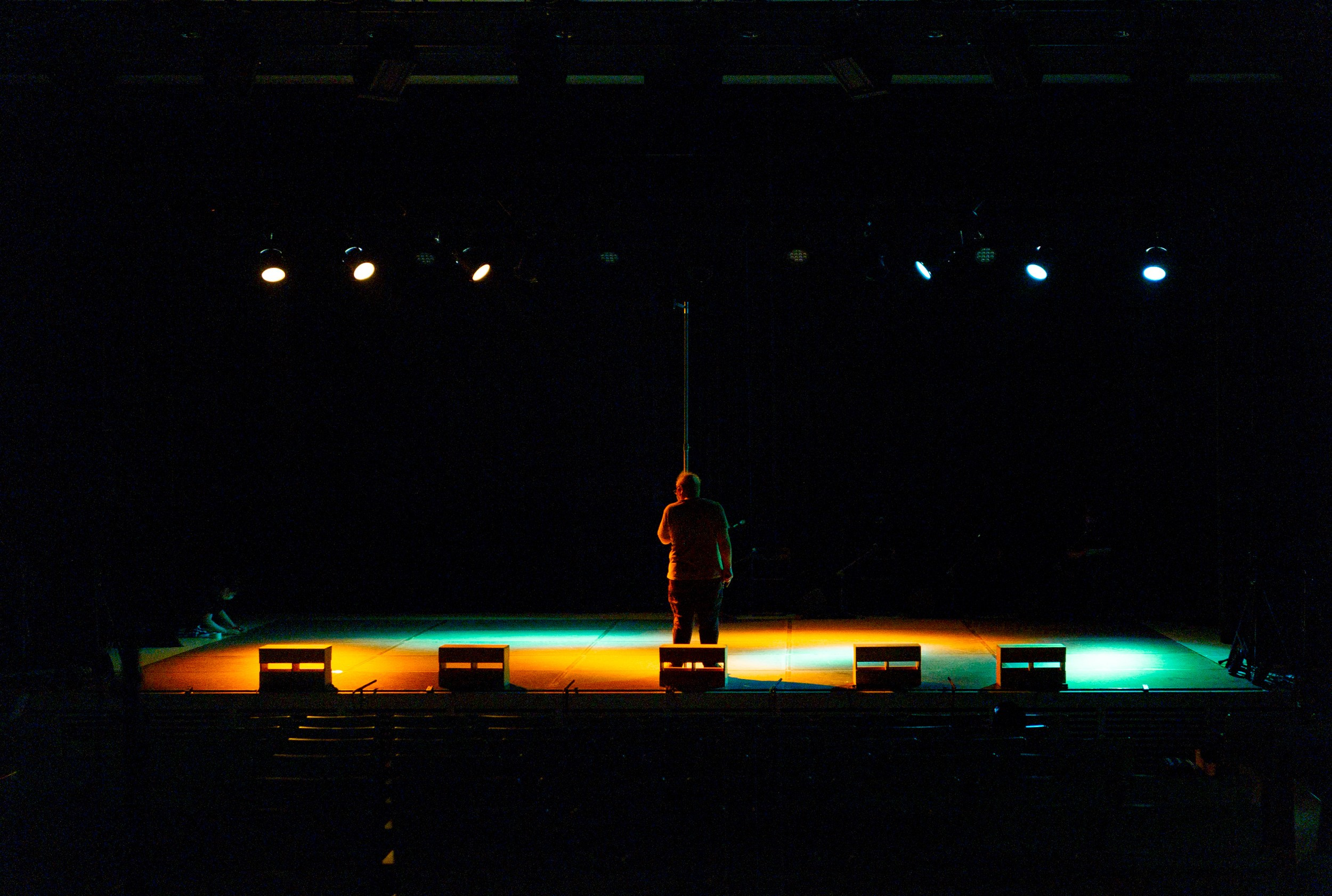Stage. MT