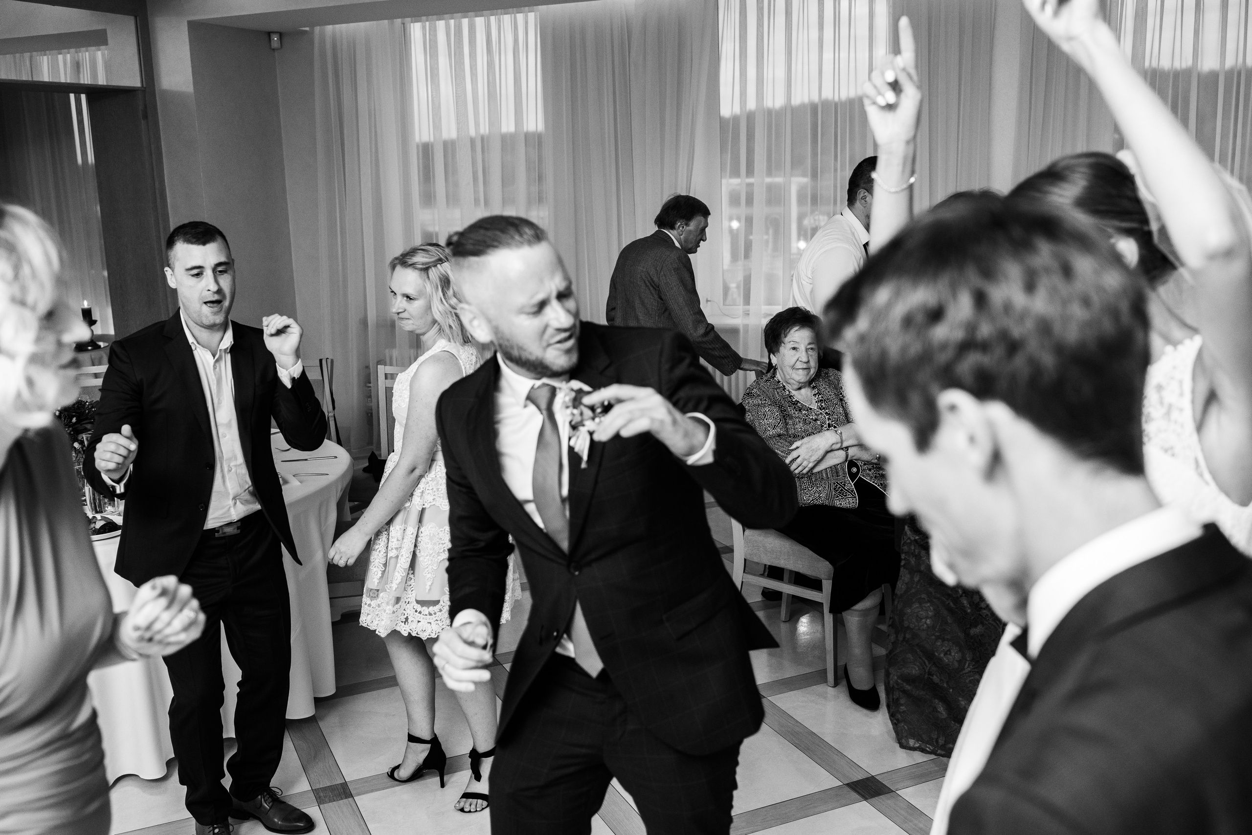 Kāzas viesu namā «Svētku pils». ROLFS VENDIŅŠ - KĀZU FOTOGRĀFS | Rīgā un visā Latvijā