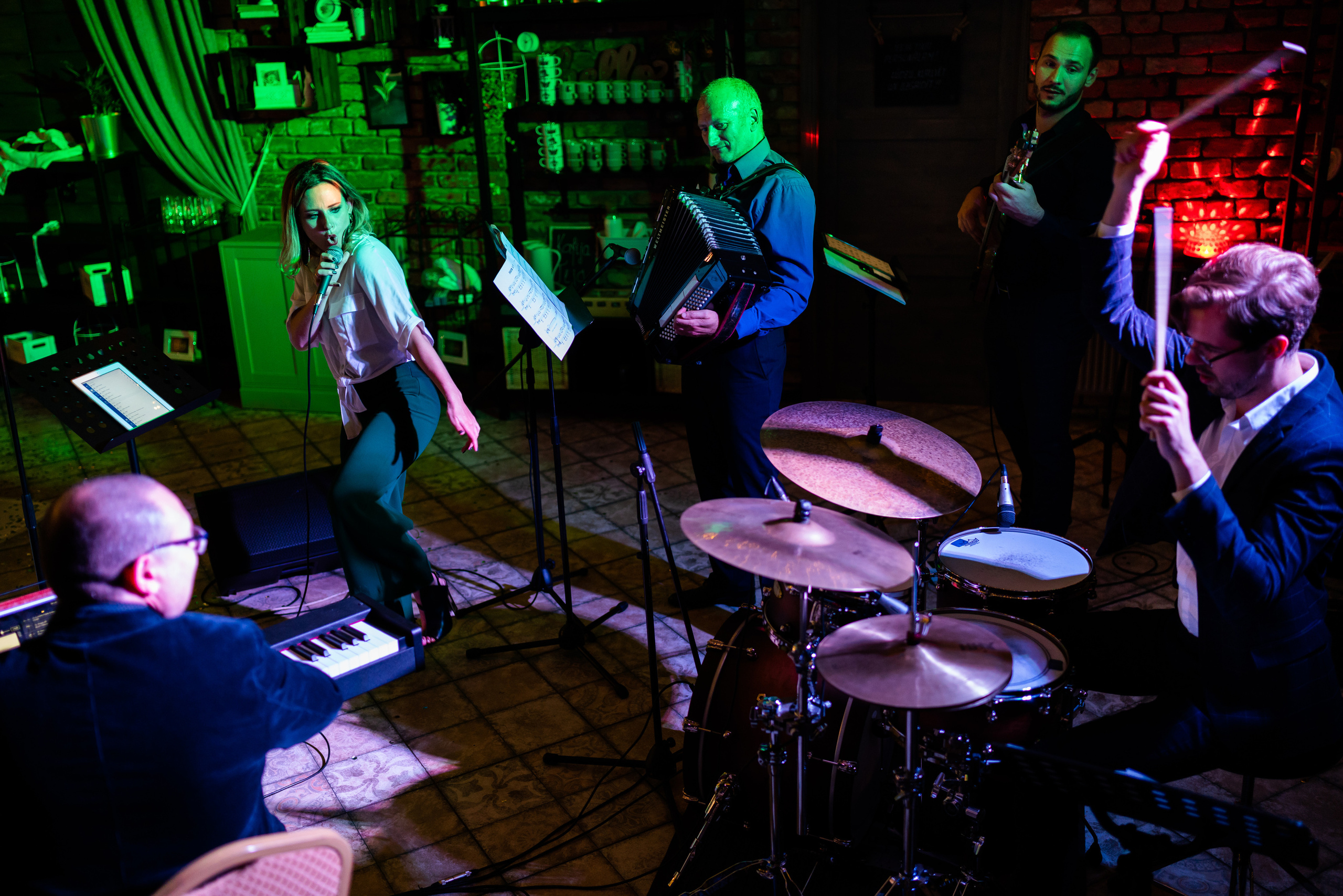 Kāzas viesu namā «Debesu bļoda». ROLFS VENDIŅŠ - KĀZU FOTOGRĀFS | Rīgā un visā Latvijā