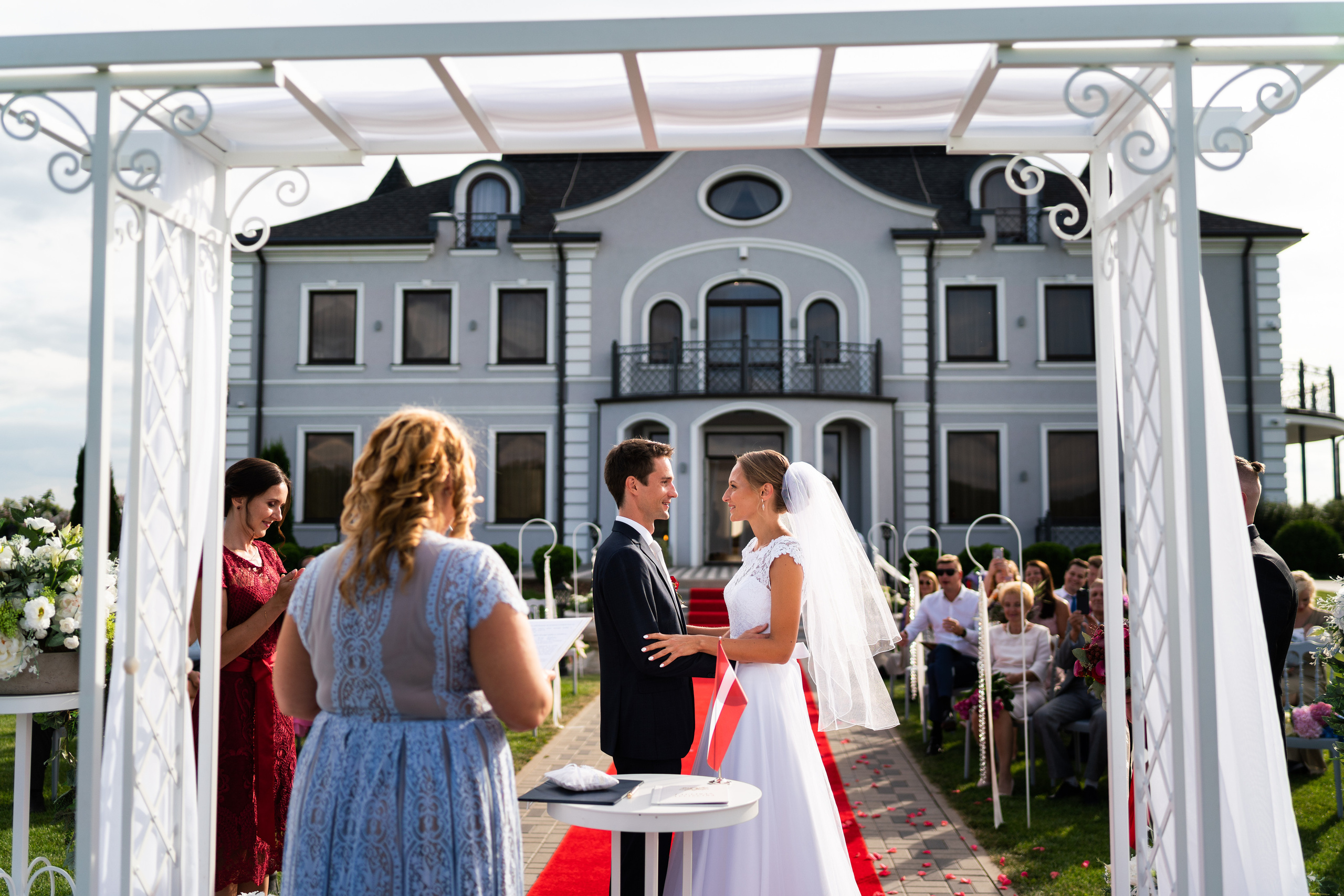 Kāzas viesu namā «Svētku pils». ROLFS VENDIŅŠ - KĀZU FOTOGRĀFS | Rīgā un visā Latvijā