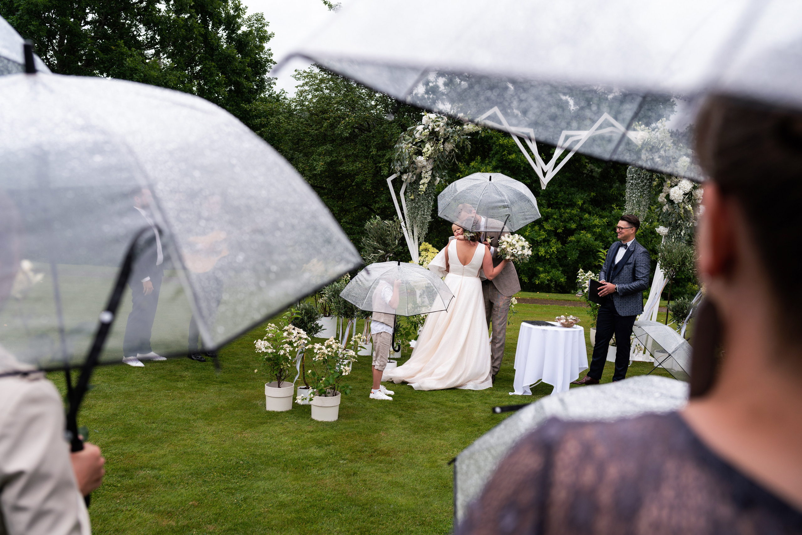 Kāzas viesu namā «Bēršas». ROLFS VENDIŅŠ - KĀZU FOTOGRĀFS | Rīgā un visā Latvijā