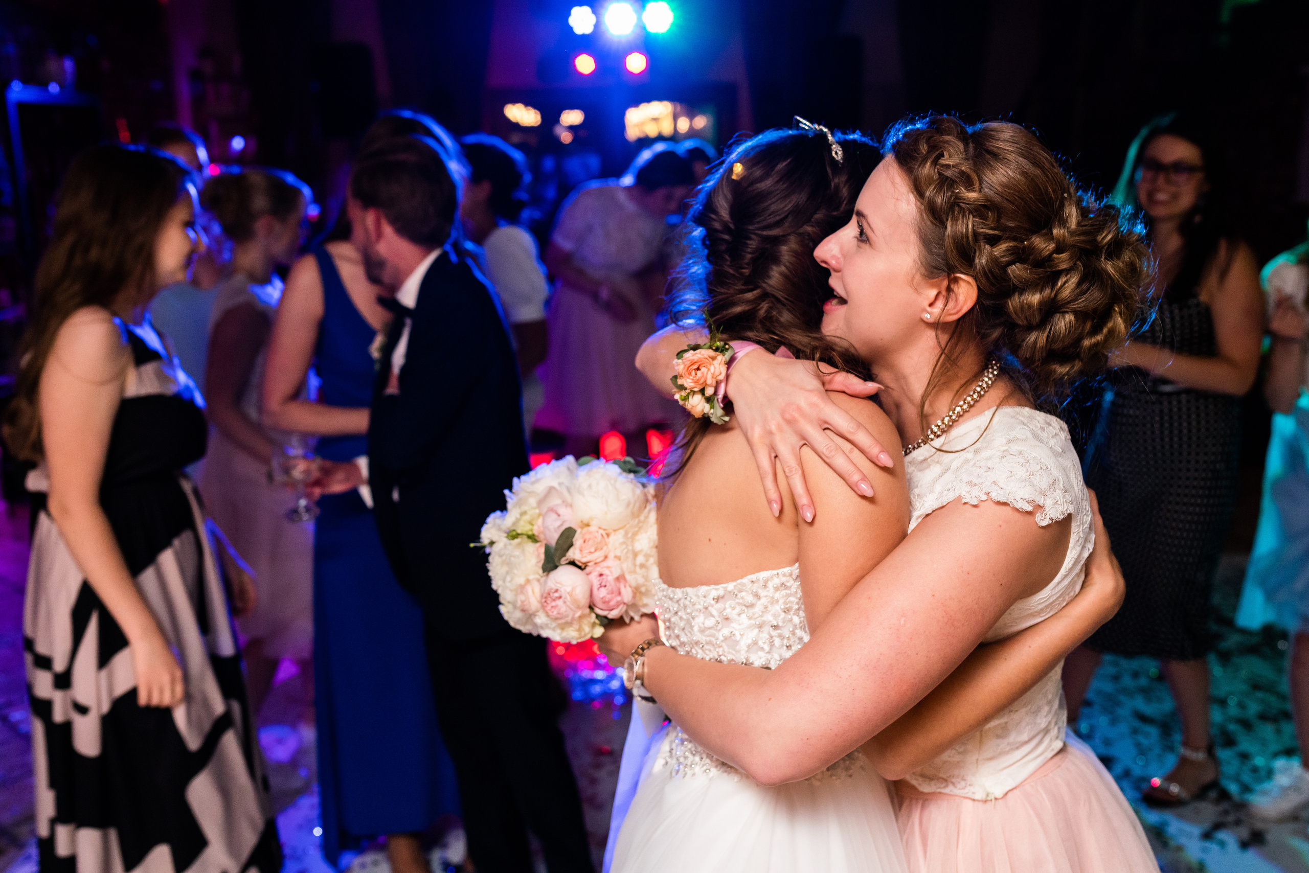 Kāzas viesu namā «Debesu bļoda». ROLFS VENDIŅŠ - KĀZU FOTOGRĀFS | Rīgā un visā Latvijā