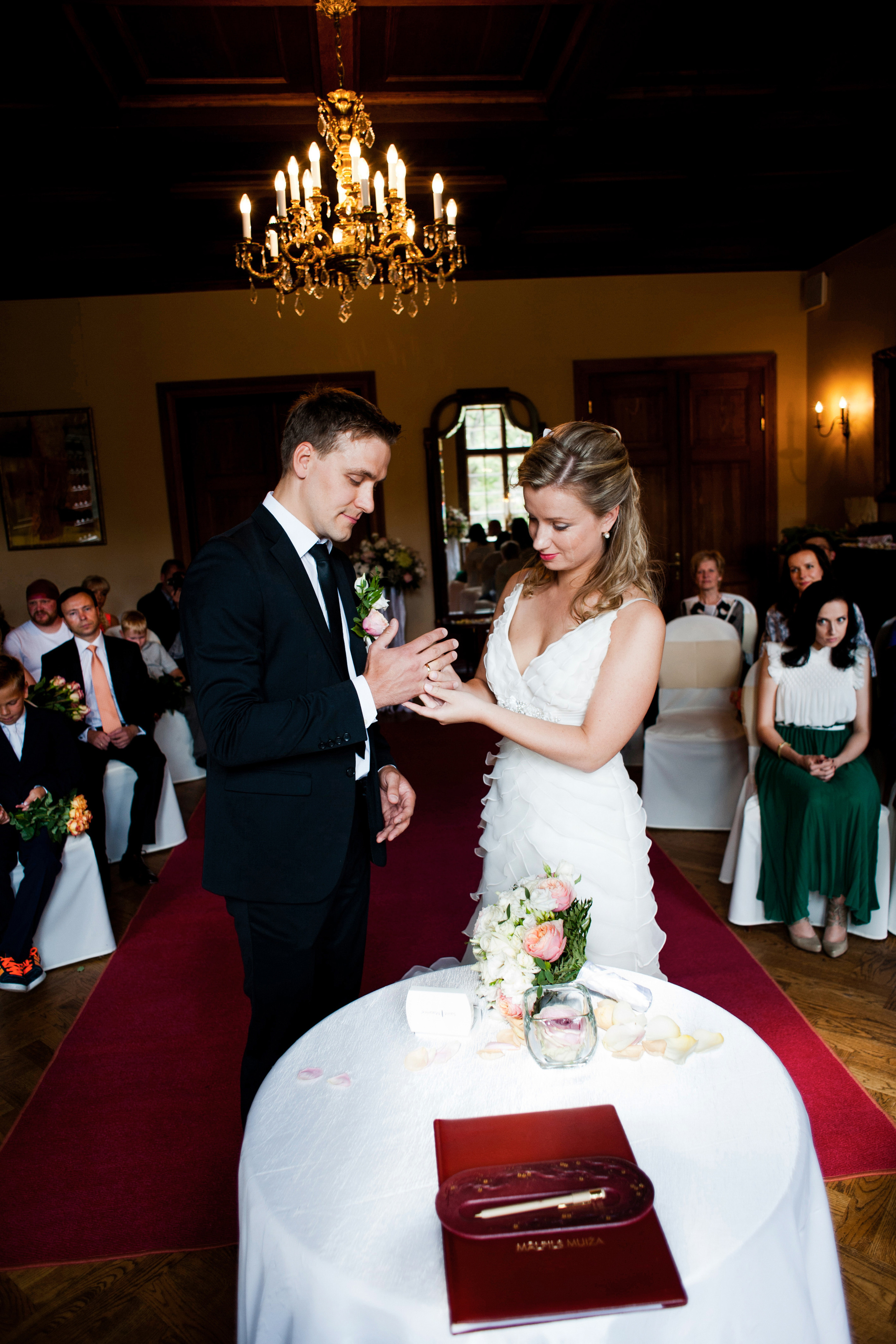 Kāzas Mālpils muižā. ROLFS VENDIŅŠ - KĀZU FOTOGRĀFS | Rīgā un visā Latvijā