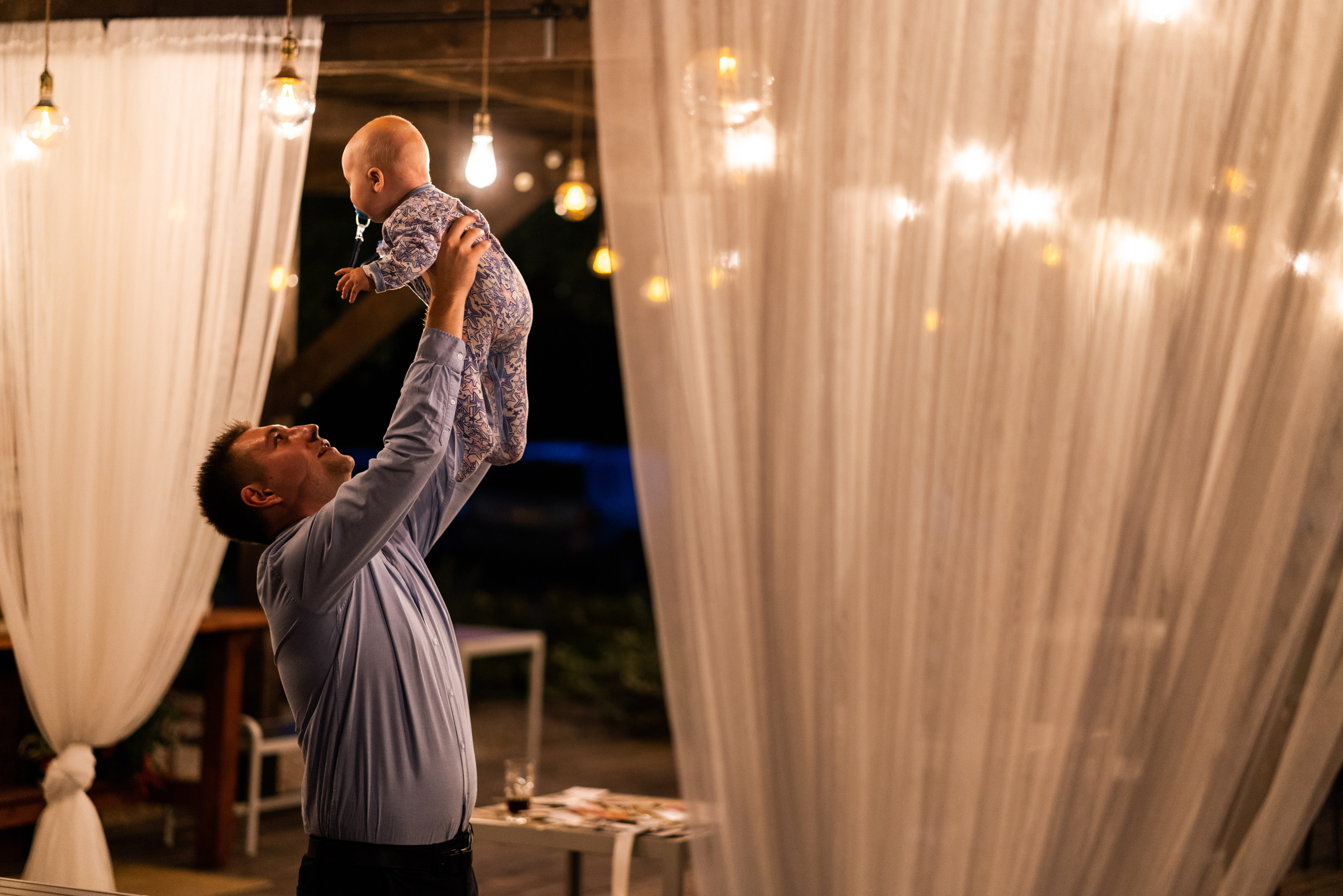 Kāzas viesu namā «Debesu bļoda». ROLFS VENDIŅŠ - KĀZU FOTOGRĀFS | Rīgā un visā Latvijā