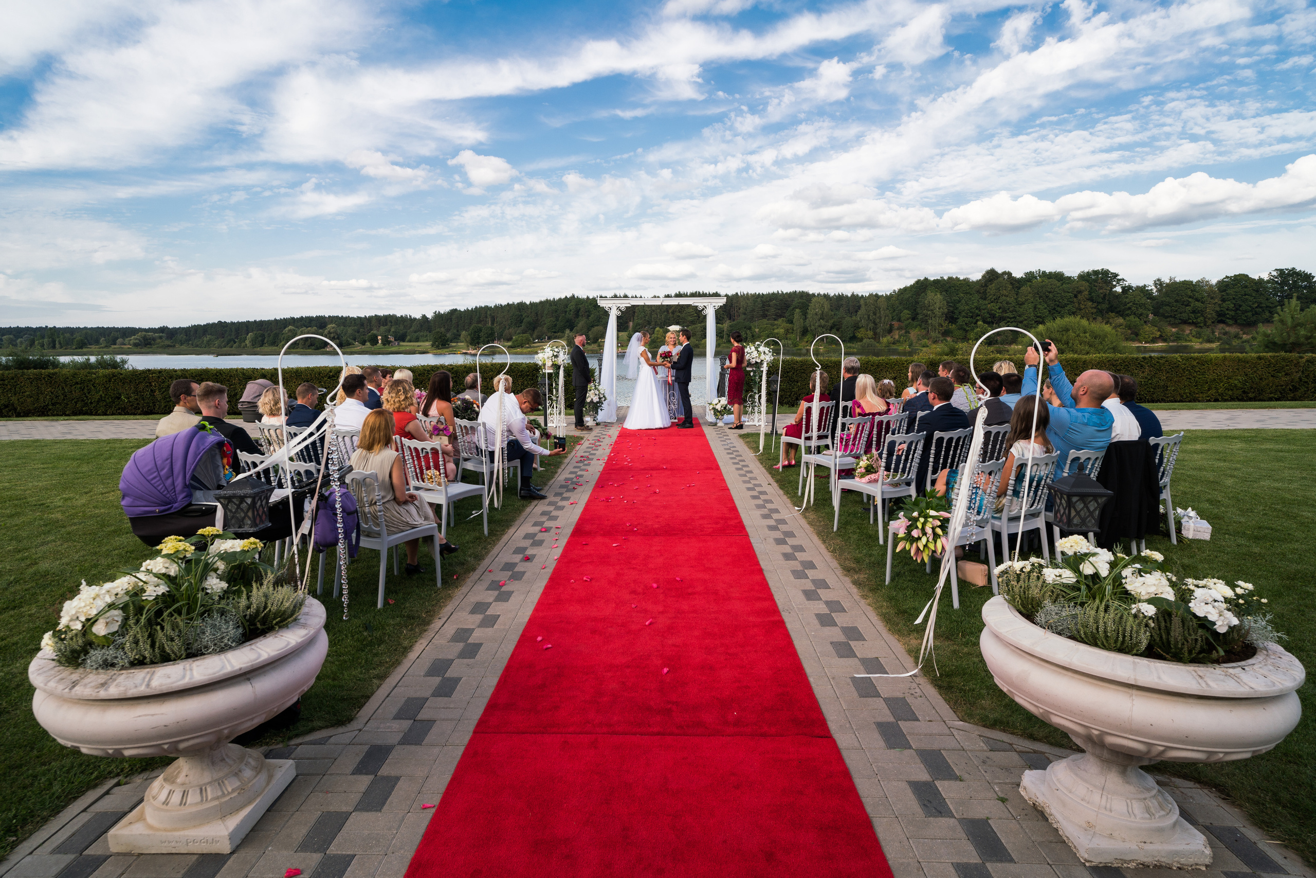 Kāzas viesu namā «Svētku pils». ROLFS VENDIŅŠ - KĀZU FOTOGRĀFS | Rīgā un visā Latvijā