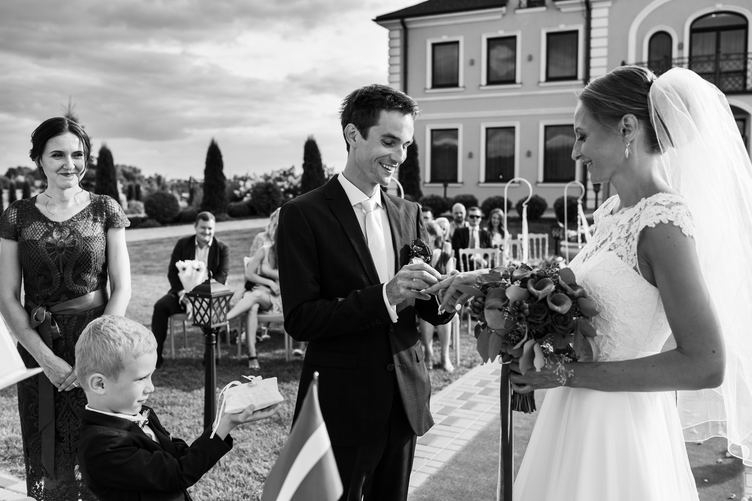 Kāzas viesu namā «Svētku pils». ROLFS VENDIŅŠ - KĀZU FOTOGRĀFS | Rīgā un visā Latvijā