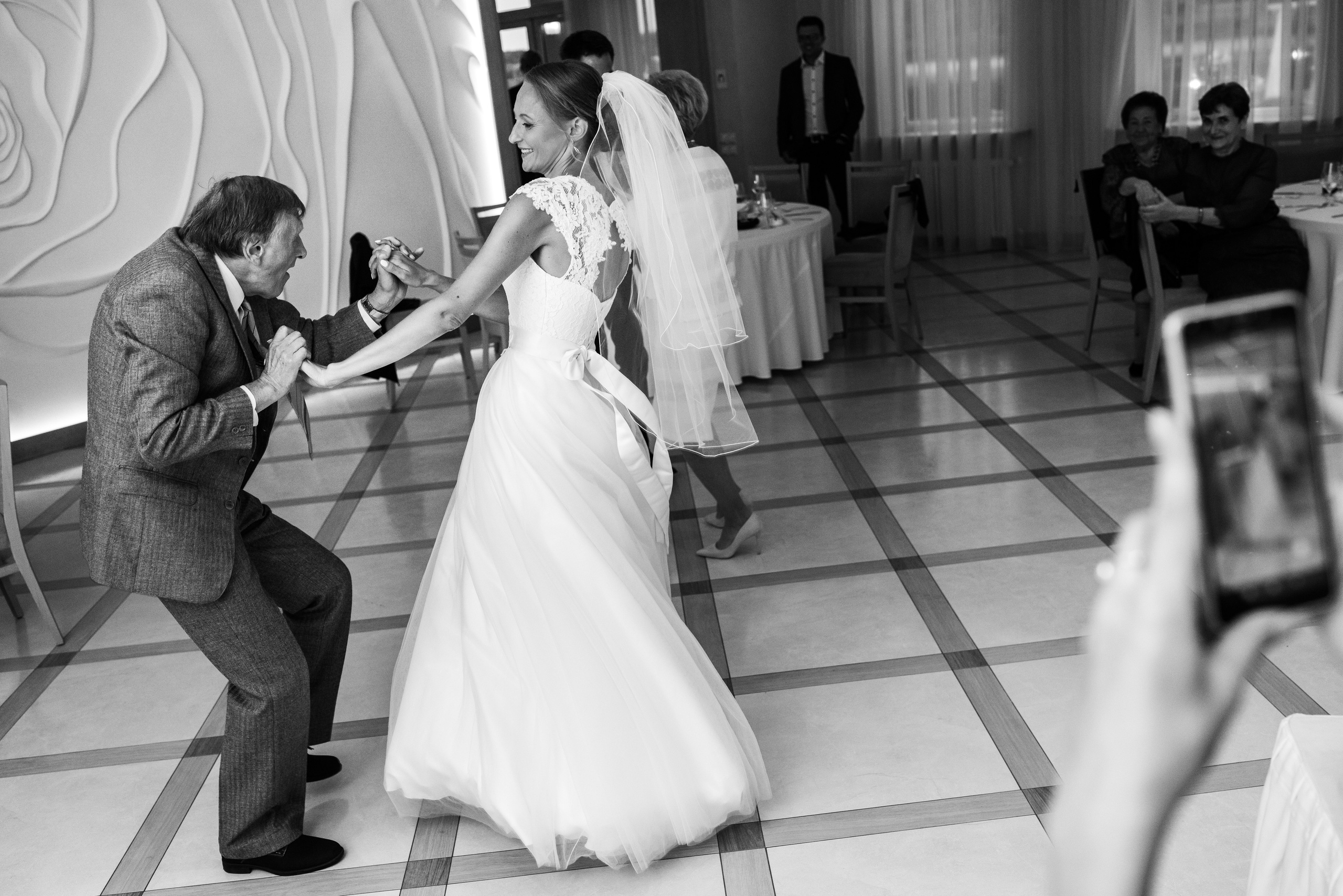 Kāzas viesu namā «Svētku pils». ROLFS VENDIŅŠ - KĀZU FOTOGRĀFS | Rīgā un visā Latvijā