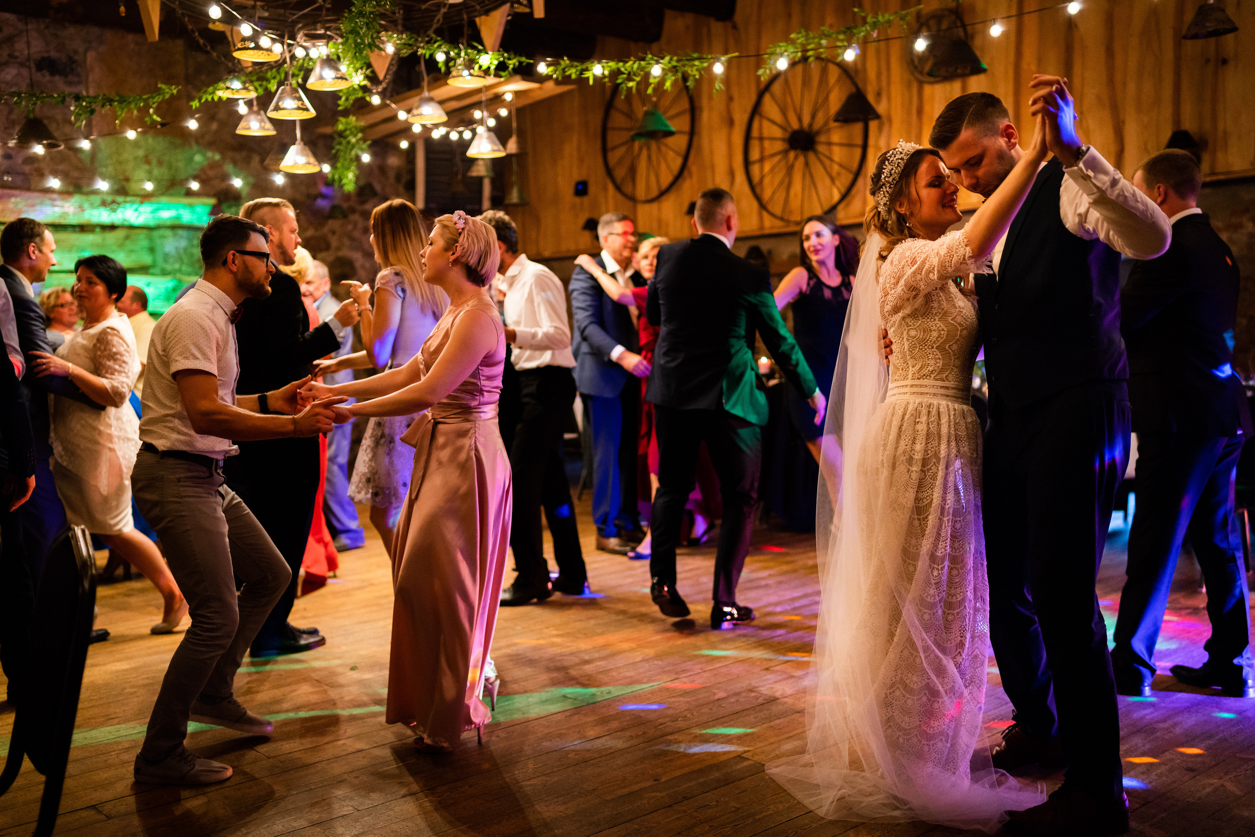 Kāzas Springšļu dzirnavās. ROLFS VENDIŅŠ - KĀZU FOTOGRĀFS | Rīgā un visā Latvijā