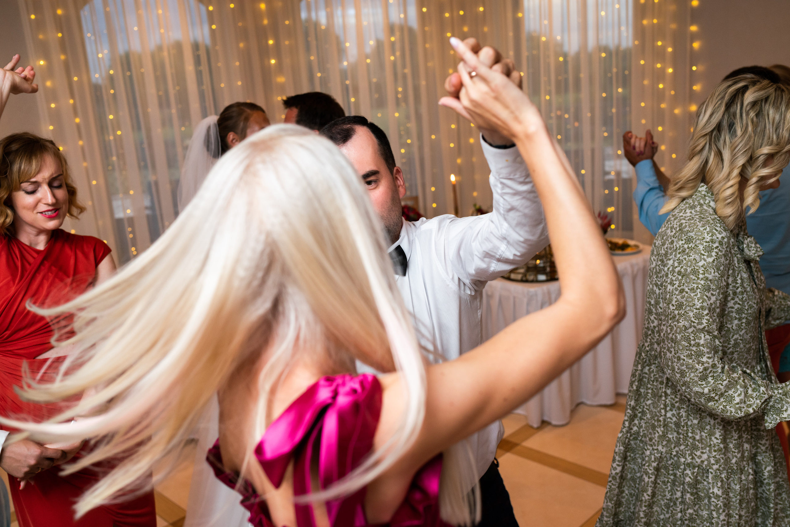 Kāzas viesu namā «Svētku pils». ROLFS VENDIŅŠ - KĀZU FOTOGRĀFS | Rīgā un visā Latvijā