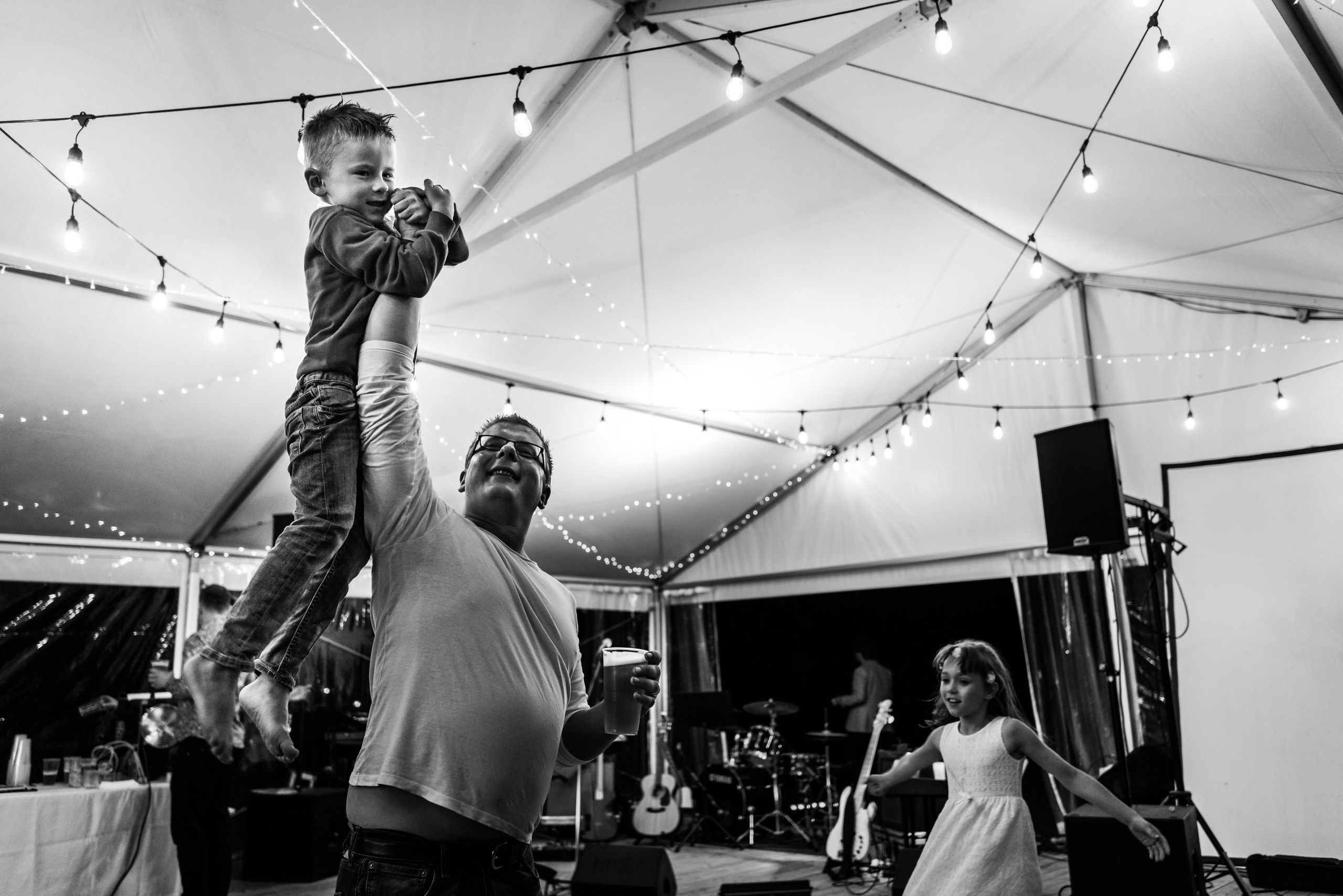 Kāzas lauku stilā. ROLFS VENDIŅŠ - KĀZU FOTOGRĀFS | Rīgā un visā Latvijā