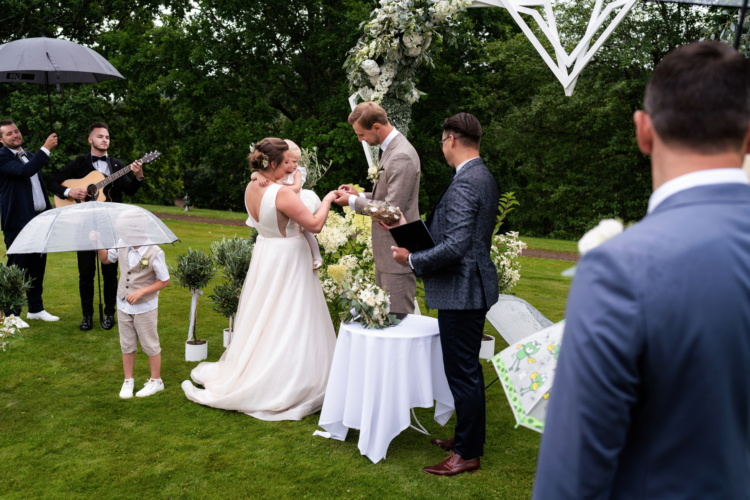 Kāzas viesu namā «Bēršas». ROLFS VENDIŅŠ - KĀZU FOTOGRĀFS | Rīgā un visā Latvijā