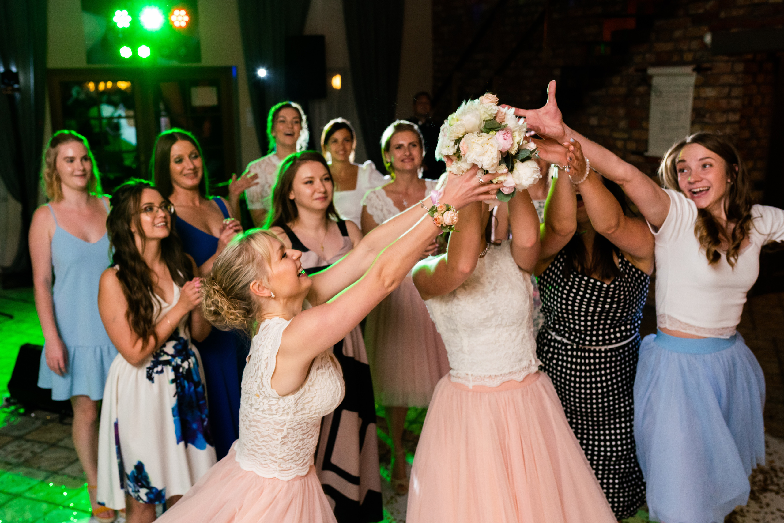 Kāzas viesu namā «Debesu bļoda». ROLFS VENDIŅŠ - KĀZU FOTOGRĀFS | Rīgā un visā Latvijā