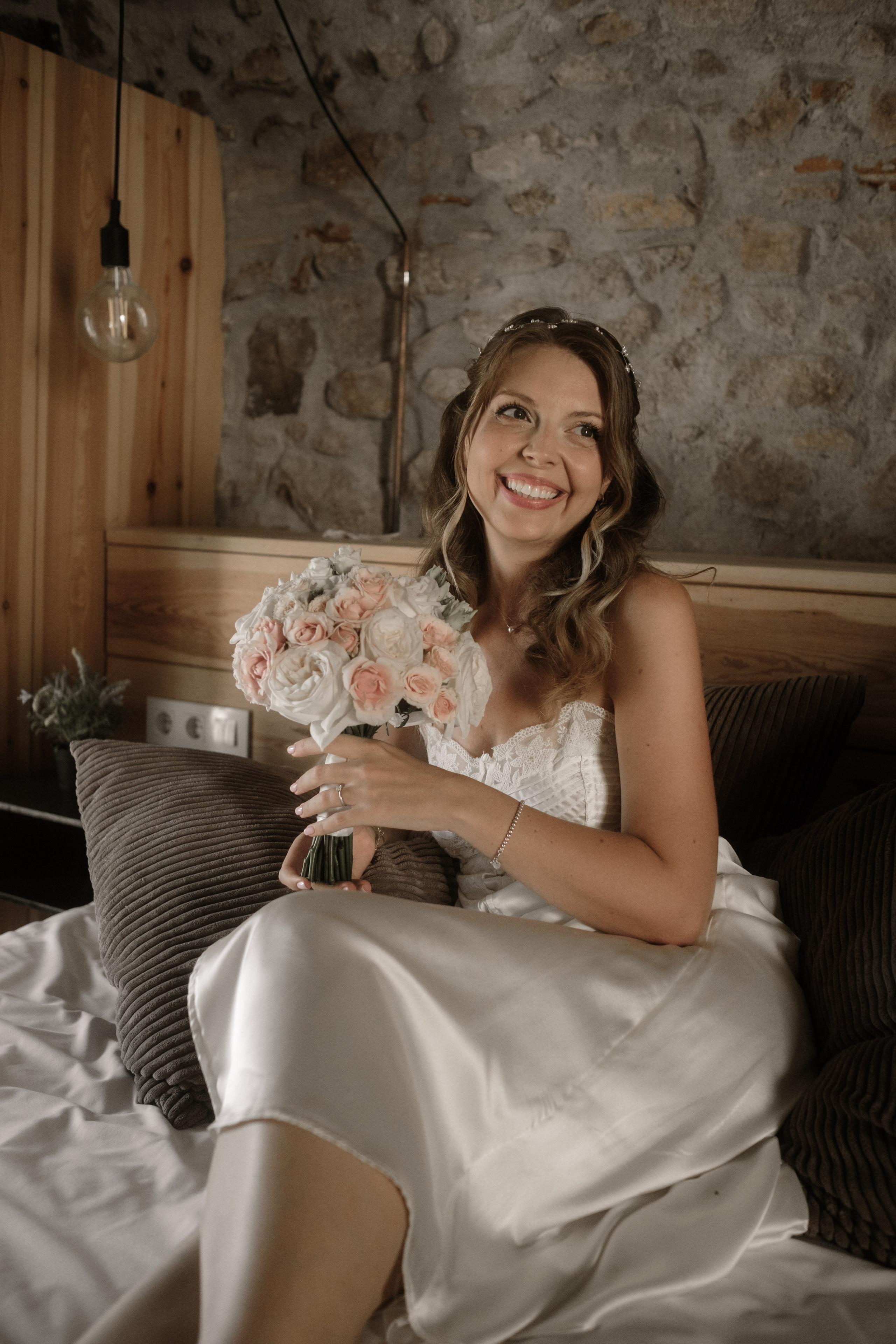 Svetlana & Alman. Monestir Sant Salvi. Paola fotógrafo / videografo de bodas en Barcelona