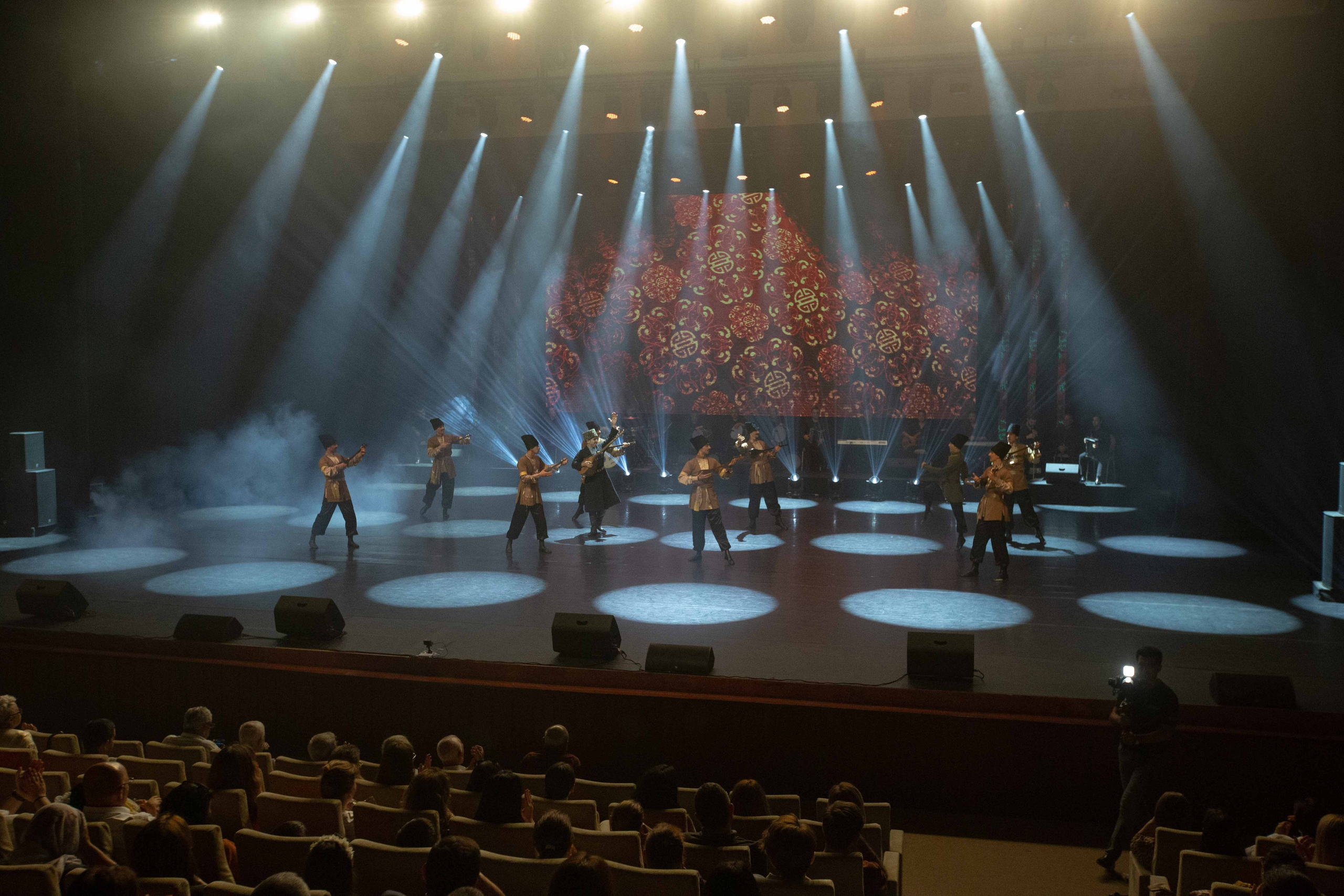 STATE DANCE ENSEMBLE. Wedding&Event photographer Ismail Rzayev in Baku