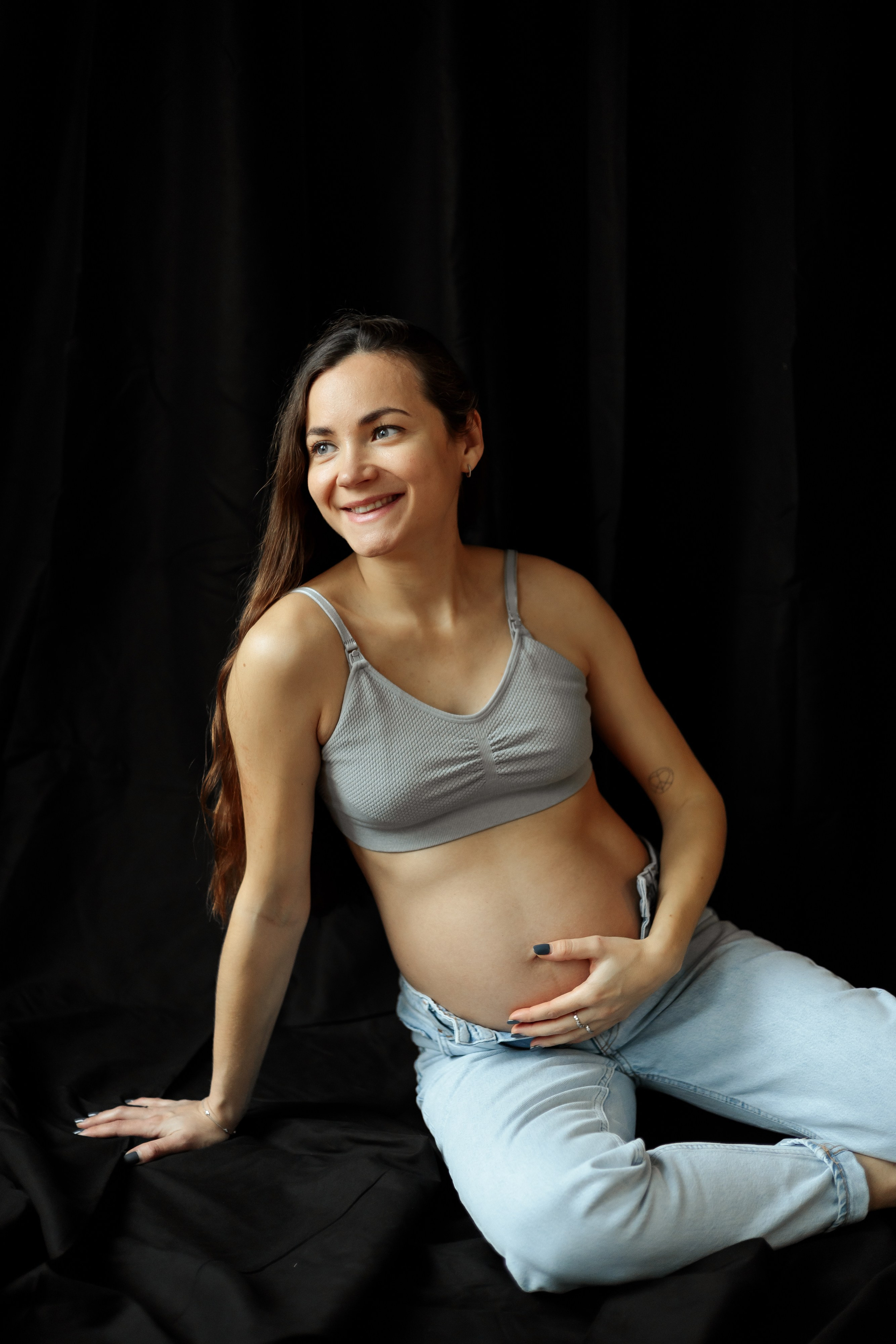 Pregnancy shooting at home. Elena Gorobets. Photographer in Zagreb