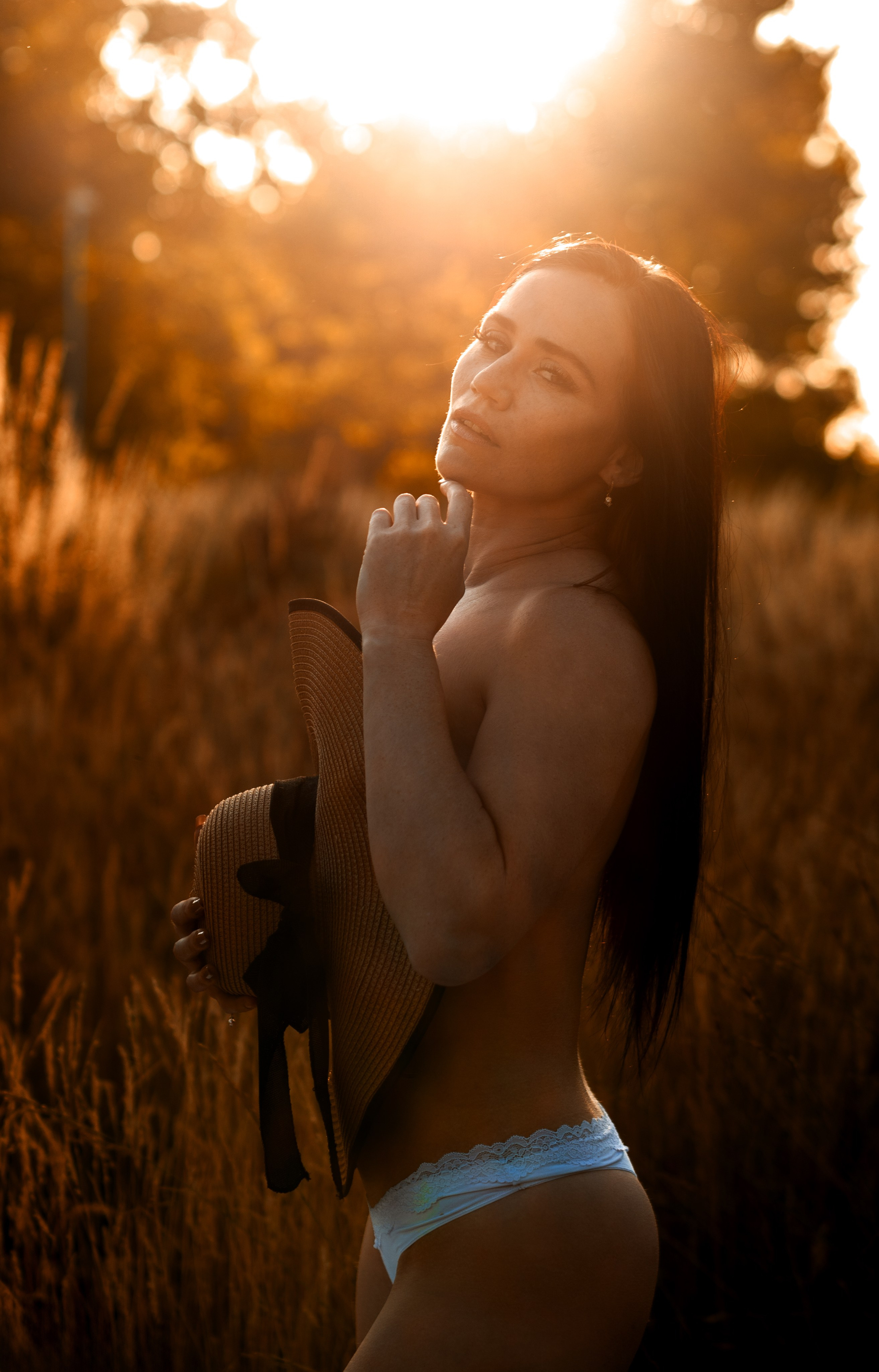 Outdoor Women’s Boudoir Session. Women’s photographer in Coventry, UK. Boudoir and portraits are my focus; I also capture couples, mini weddings, maternity & newborns