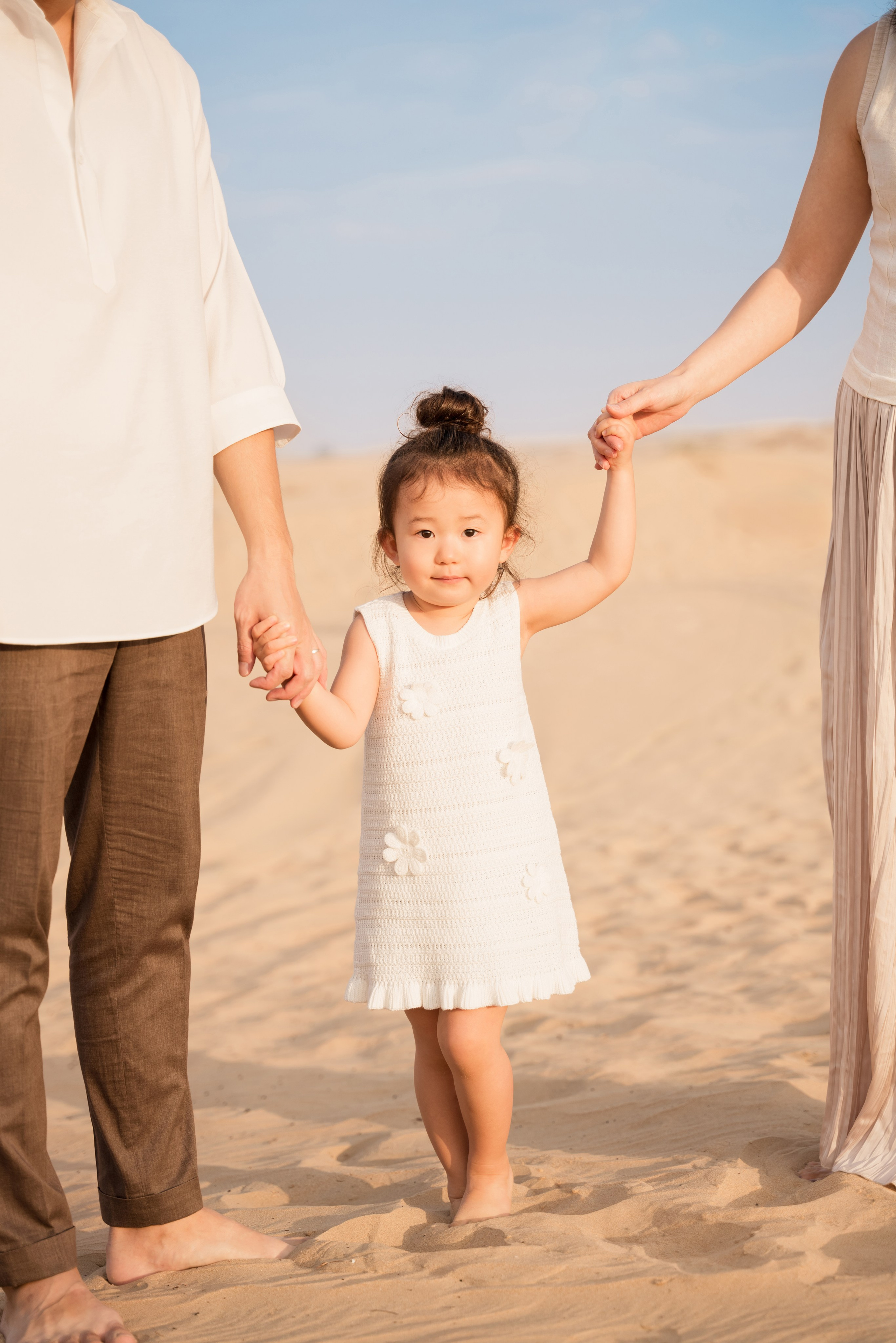 Sunrise in the dunes. Angela Iakovleva — Family Photographer in Dubai
