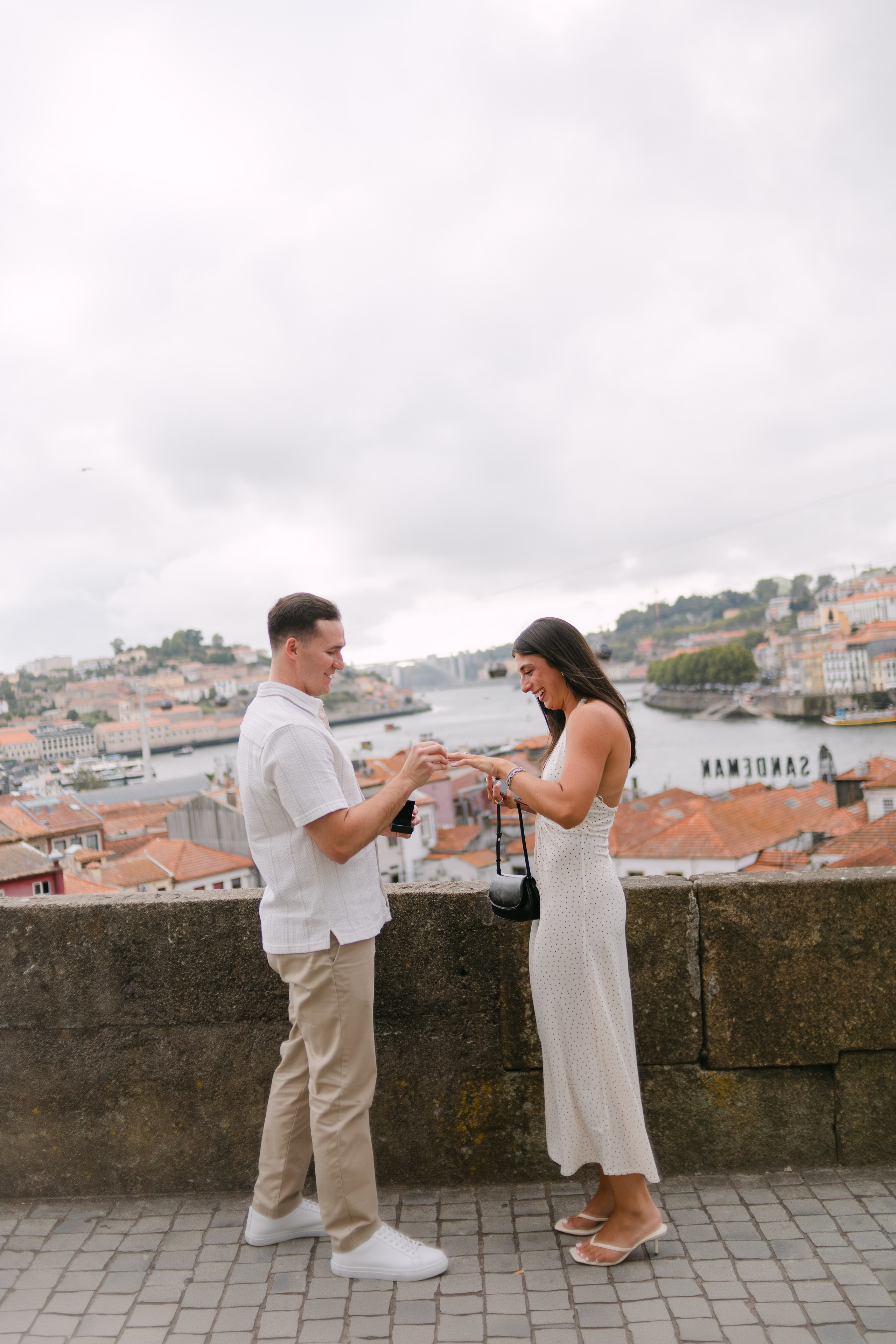 Wedding Proposal in Porto. Fotógrafo de casamentos e destination wedding no Porto, Portugal — Davi Valente | Lisboa, Douro, Roma e Lago de Como