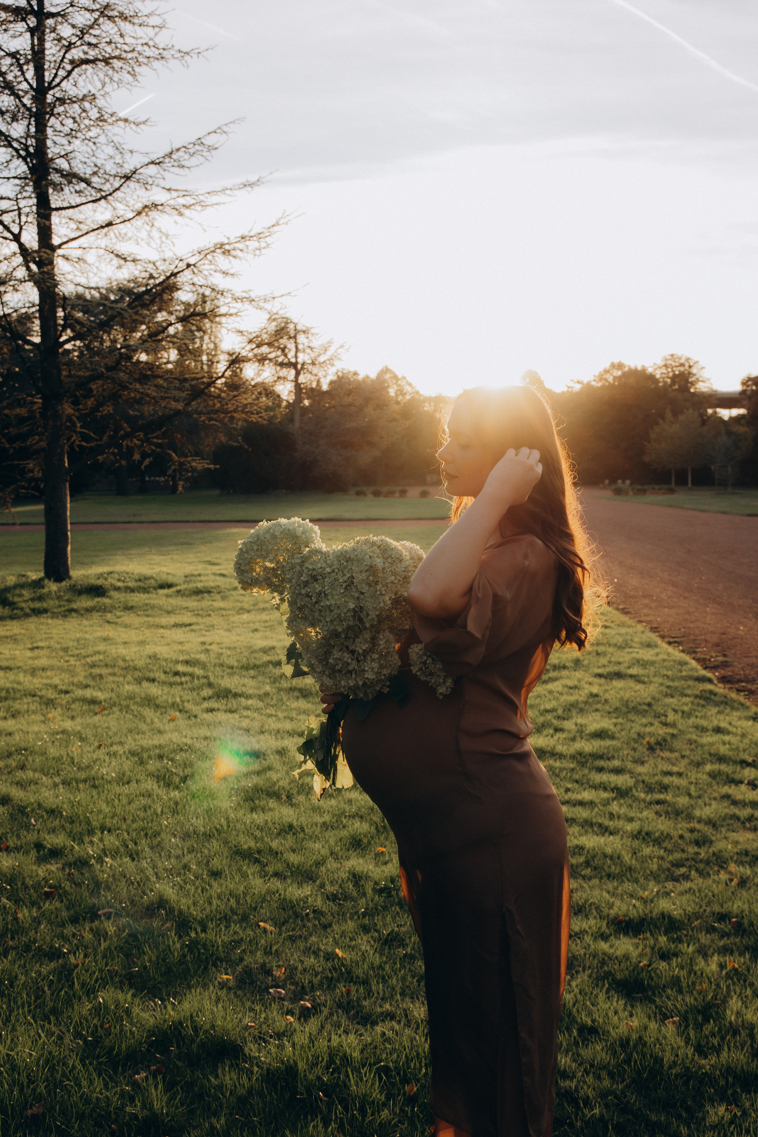 Babybauch beim Sonnenuntergang. Familien & Hochzeitfotografin Nadja Holzmann