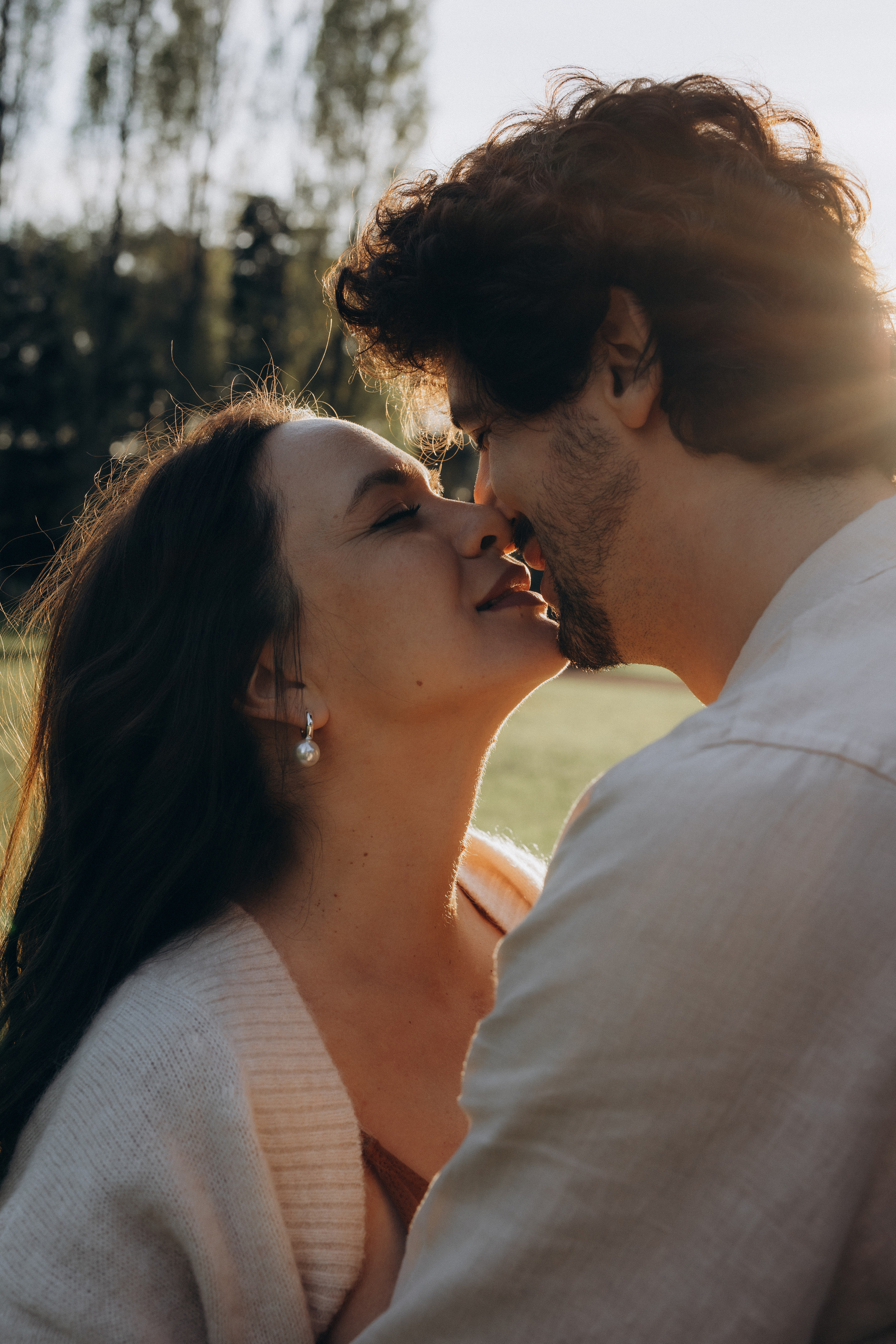 Babybauch beim Sonnenuntergang. Familien & Hochzeitfotografin Nadja Holzmann