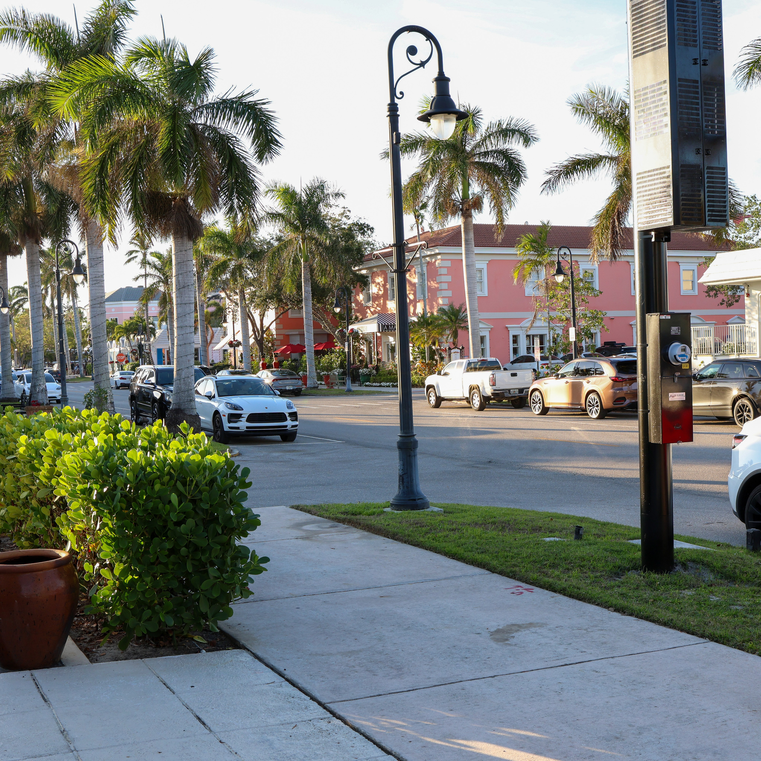 Paradise Coast Lifestyle Magazine. Out and About 239