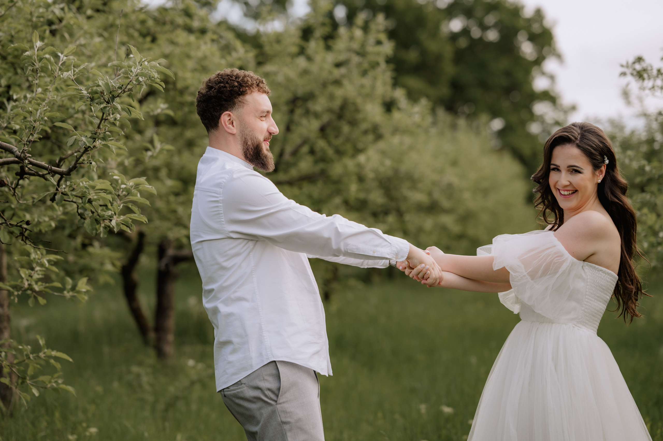 Magda + Andrei | Lovers in the garden. Proud Vision Weddings | Wedding Photography & Film — Servicii profesionale Foto Video Nunta Iasi