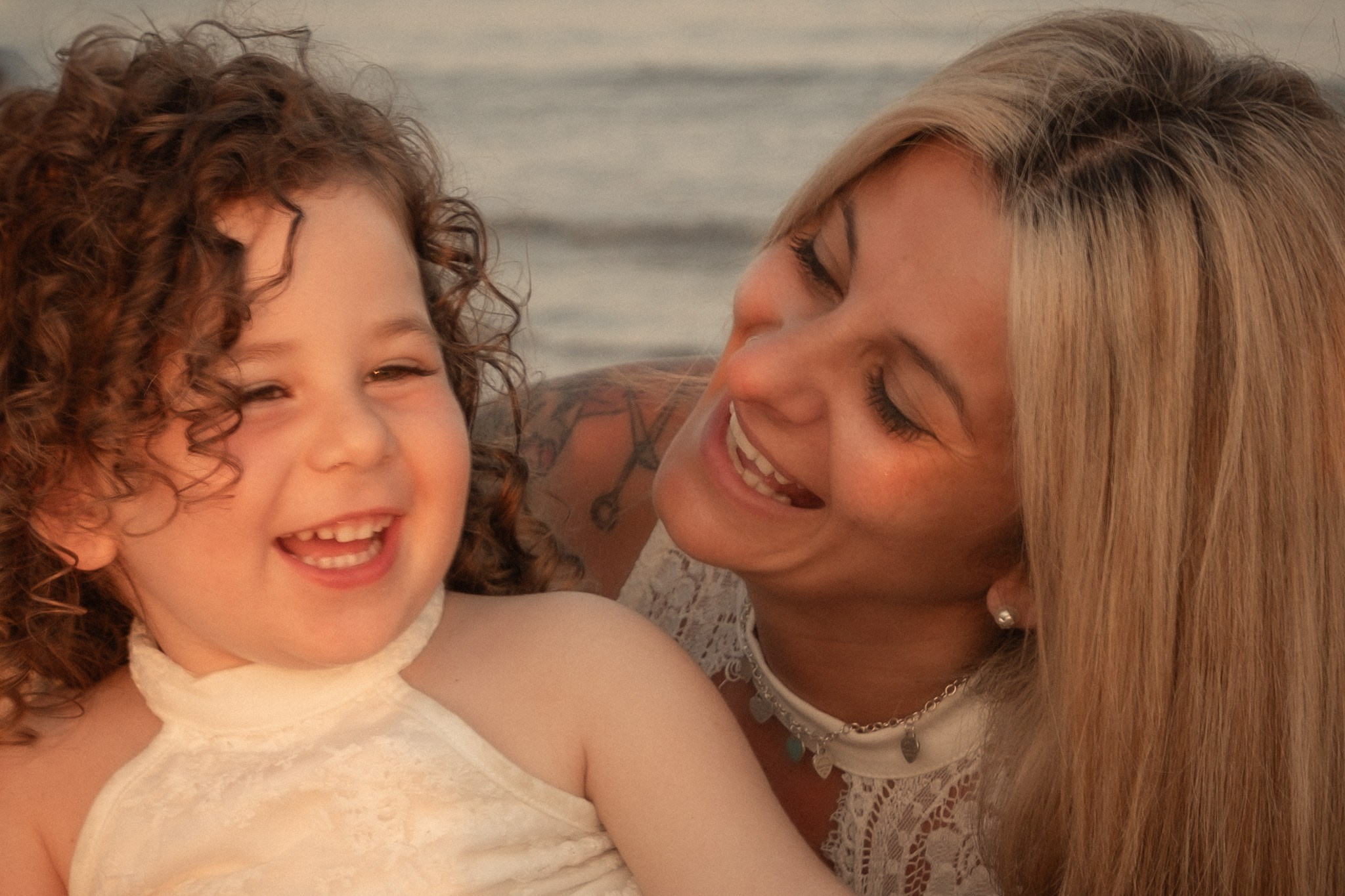 Sesión familiar en la playa. Fotografía profesional en Calafell - Elena Medvedeva