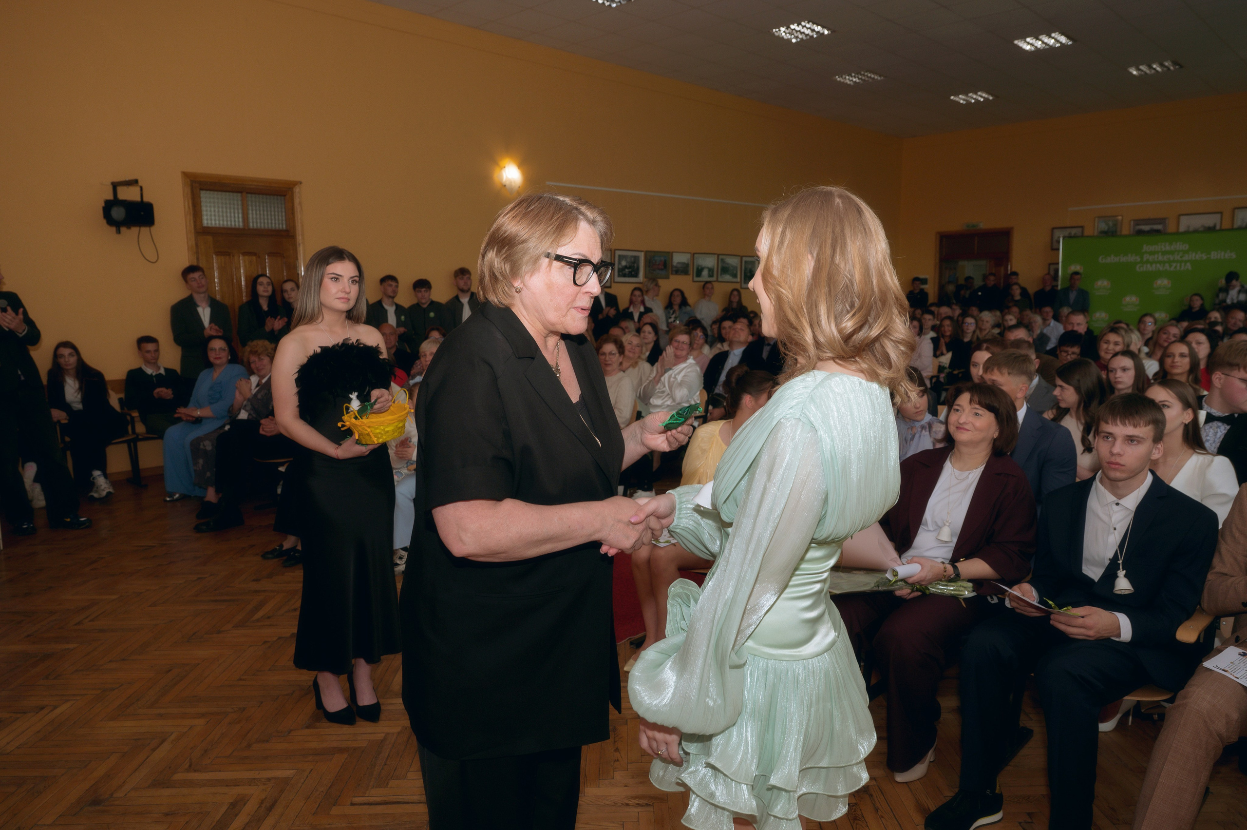 Paskutinis skambutis Joniškėlyje. Vestuvių fotografė Santa Jonuškė | Šiaulių apskritis, Panevėžio apskritis ir visa Lietuva