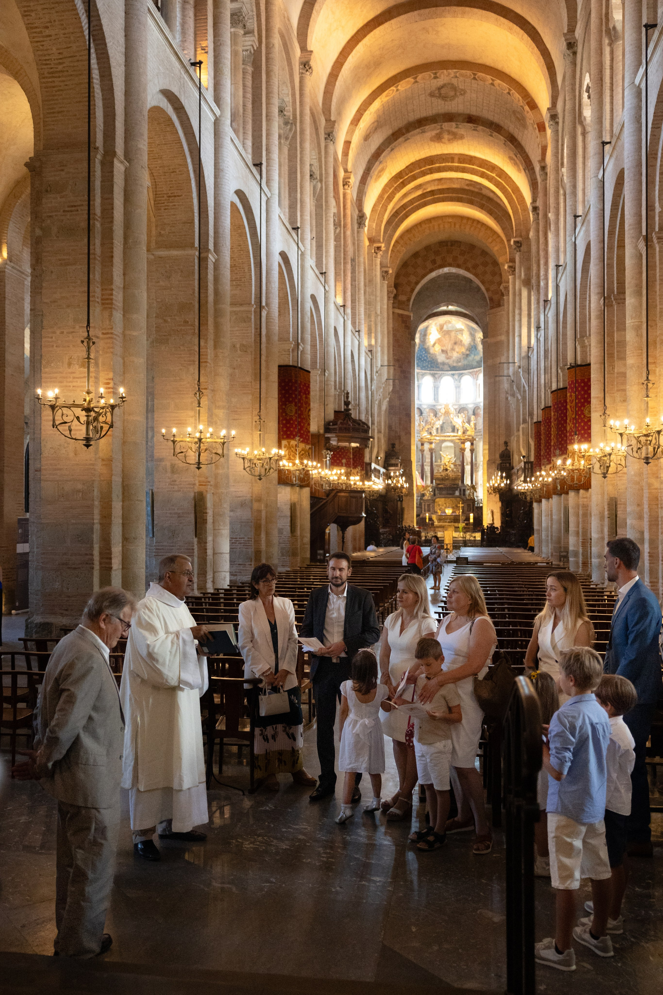 The Baptism of Diana in the Church of Saint-Sernin in Toulouse. Eugénie Smirnova — Photographe à Toulouse et dans le Sud-Ouest