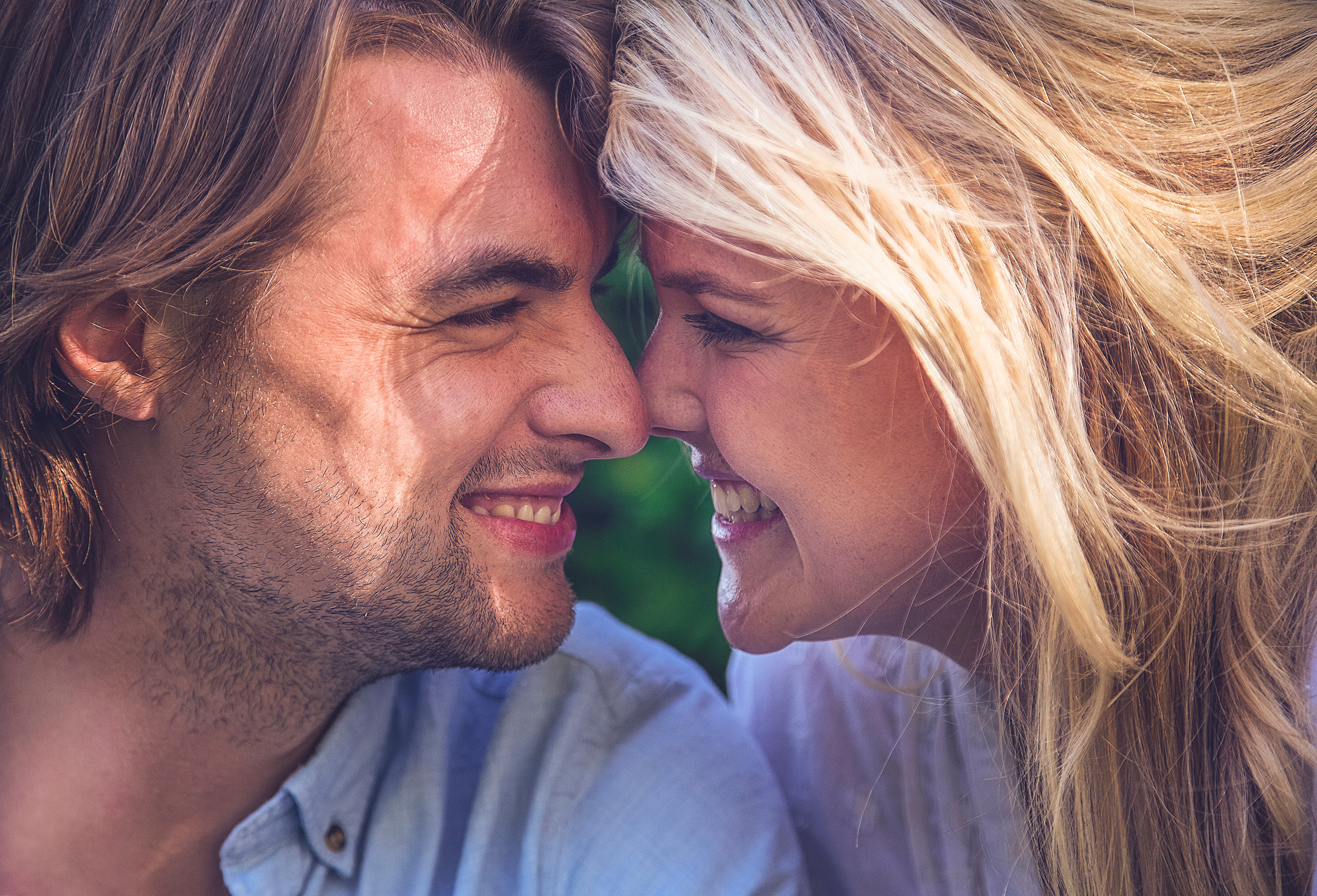 lief koppel aan het lachen