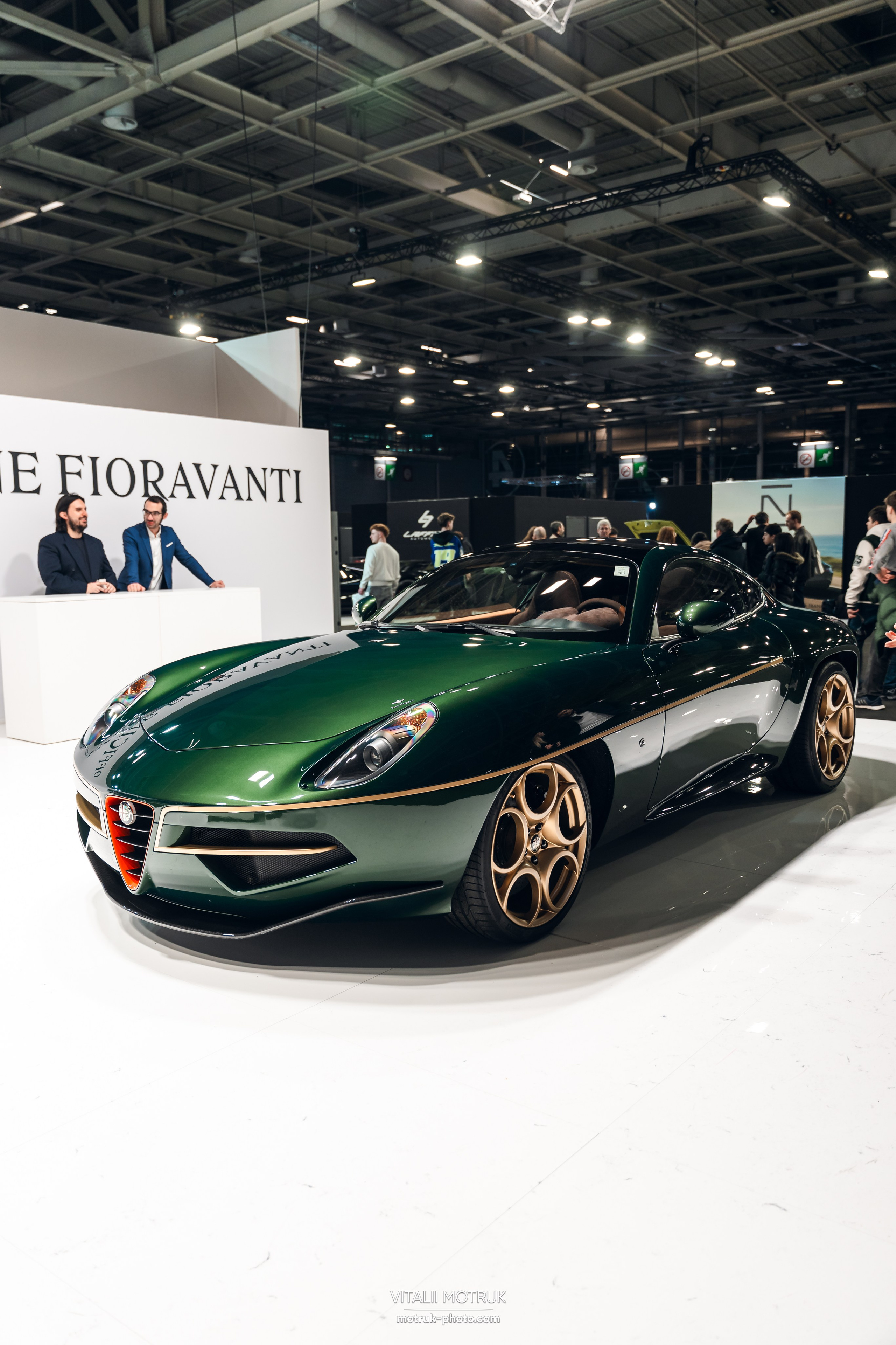 Retromobile 2026. Photographe de voitures à Paris — Vitalii Motruk