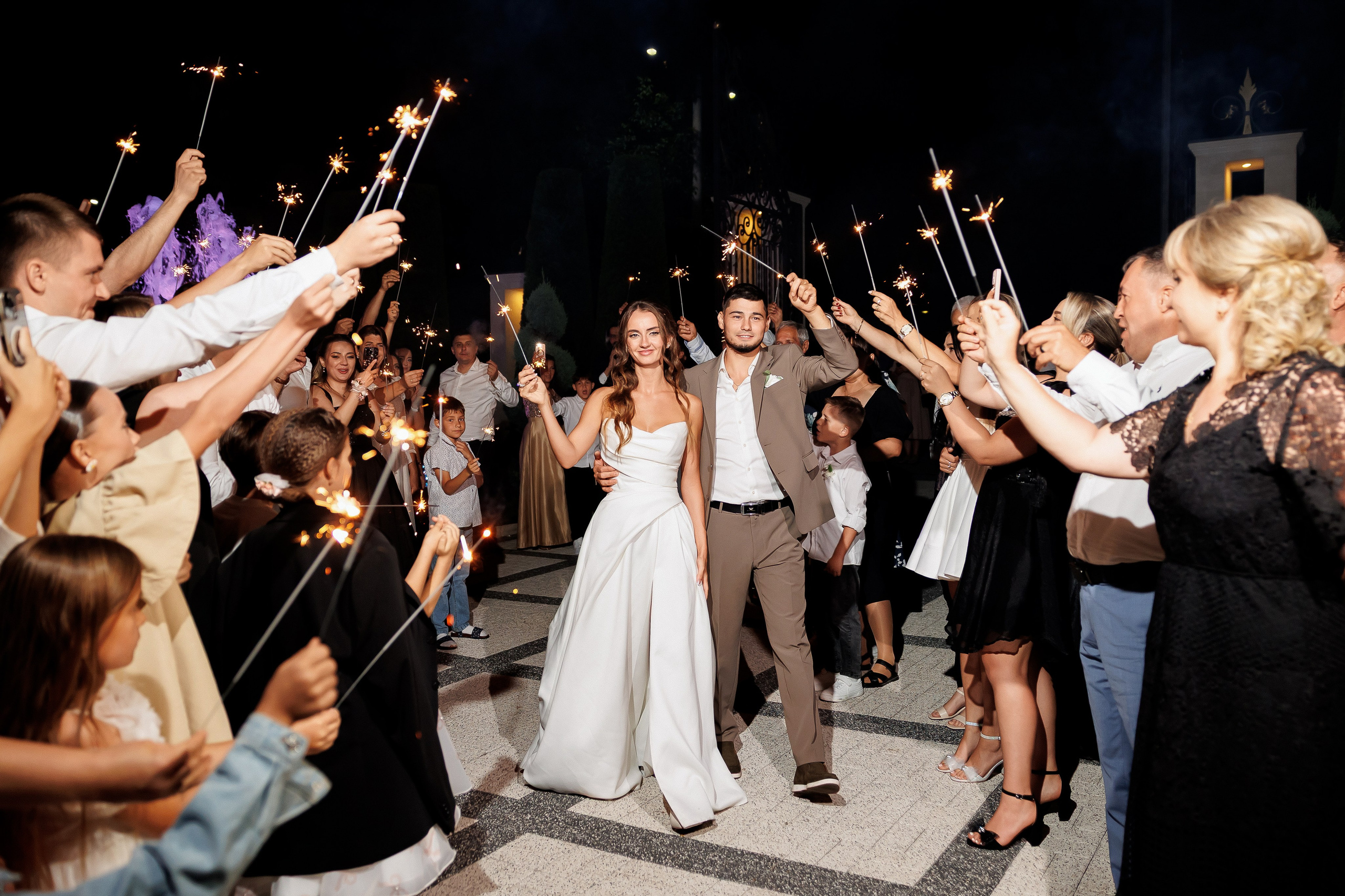 Eugen & Livia — Grand Elysee — Wedding Day. Servicii Foto și Video 067188353