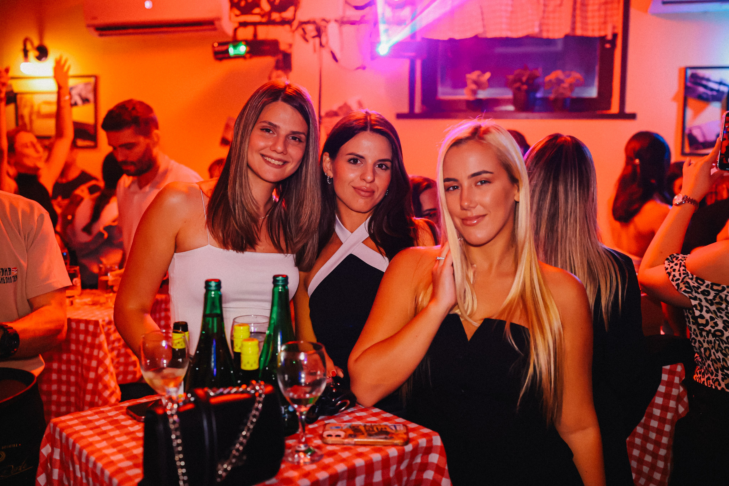 Zurke 90tih — Kafana Gradska Biblioteka. Foto Simic Jagodina
