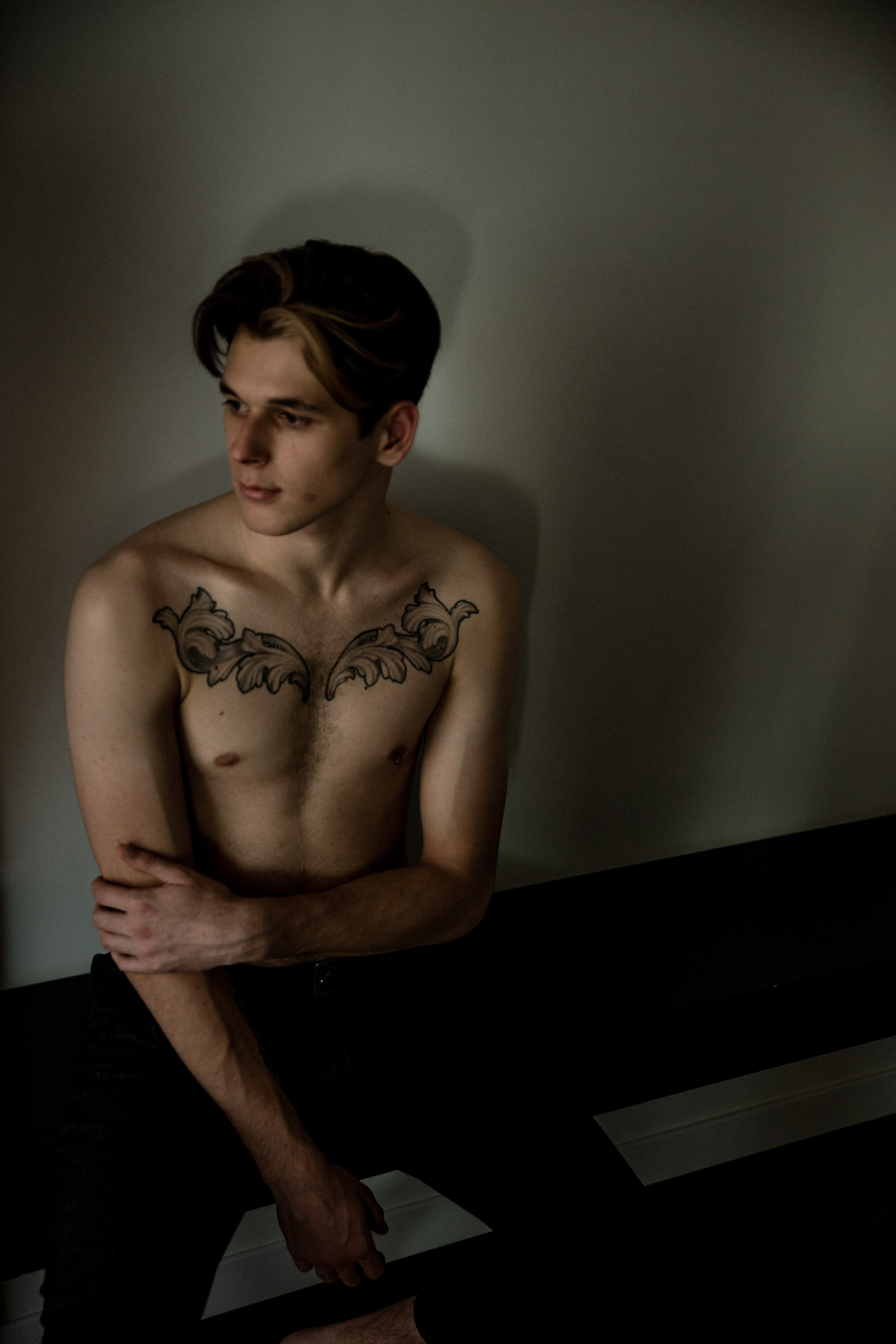 Groom and bride seaside photoshoot at sunset, destination wedding Italy