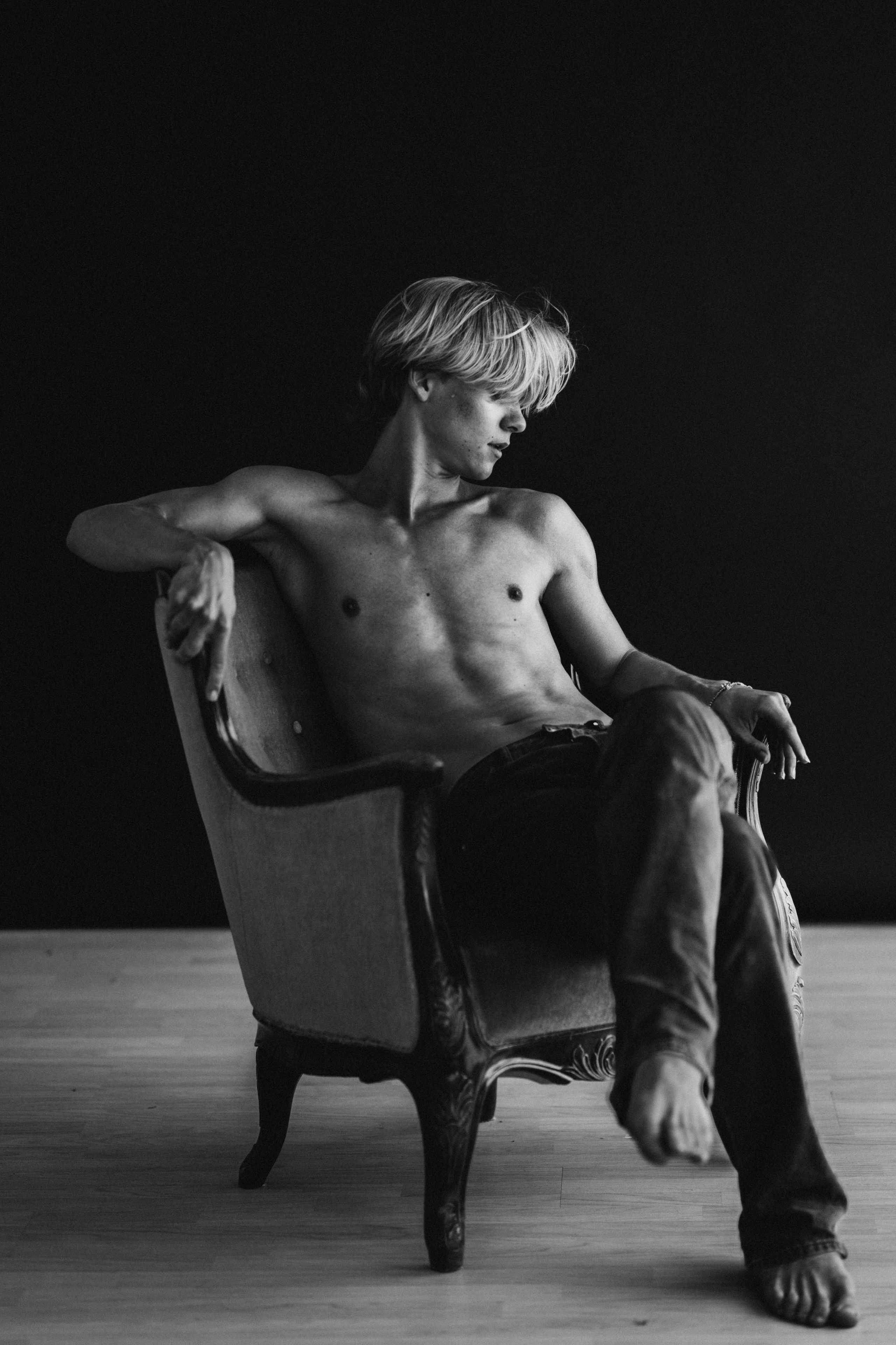 DANCERS. Victoria Olonen – Cinematic Portrait Artist | Helsinki & Europe