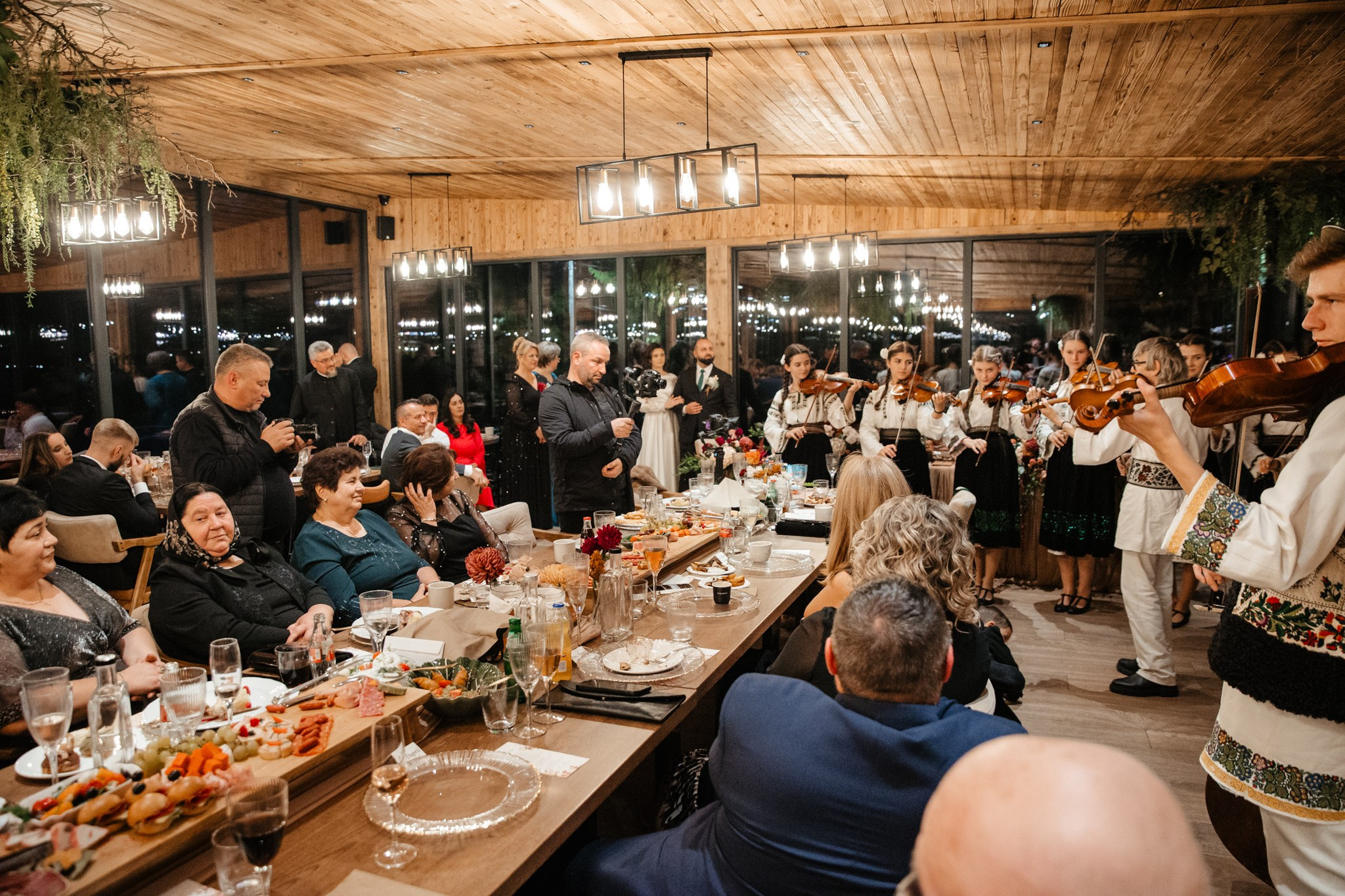 Nunta de Poveste la Sucevița: Cristi și Andreea. Servicii foto-video profesionale, pentru momente de neuitat