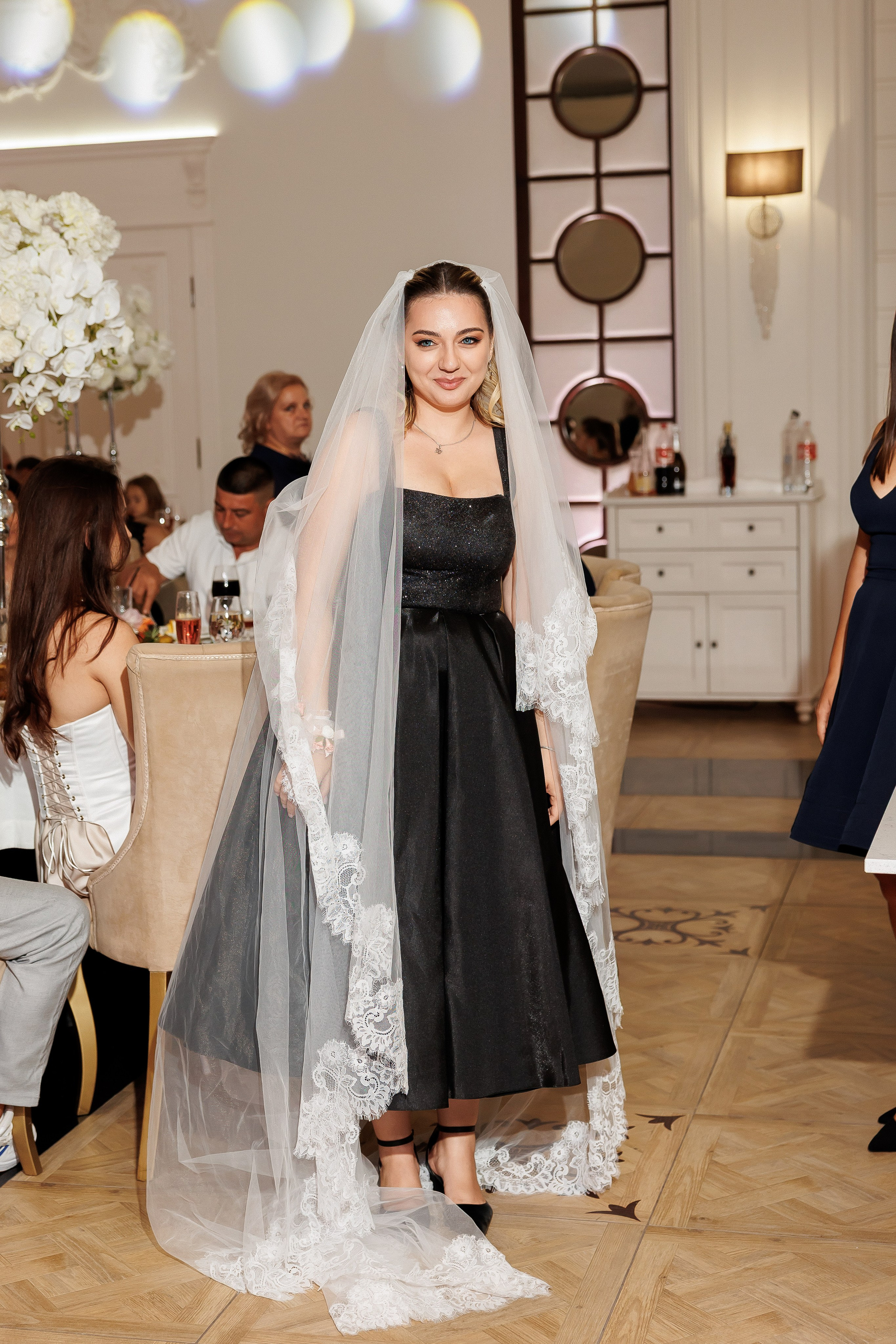 Eugen & Livia — Grand Elysee — Wedding Day. Servicii Foto și Video 067188353